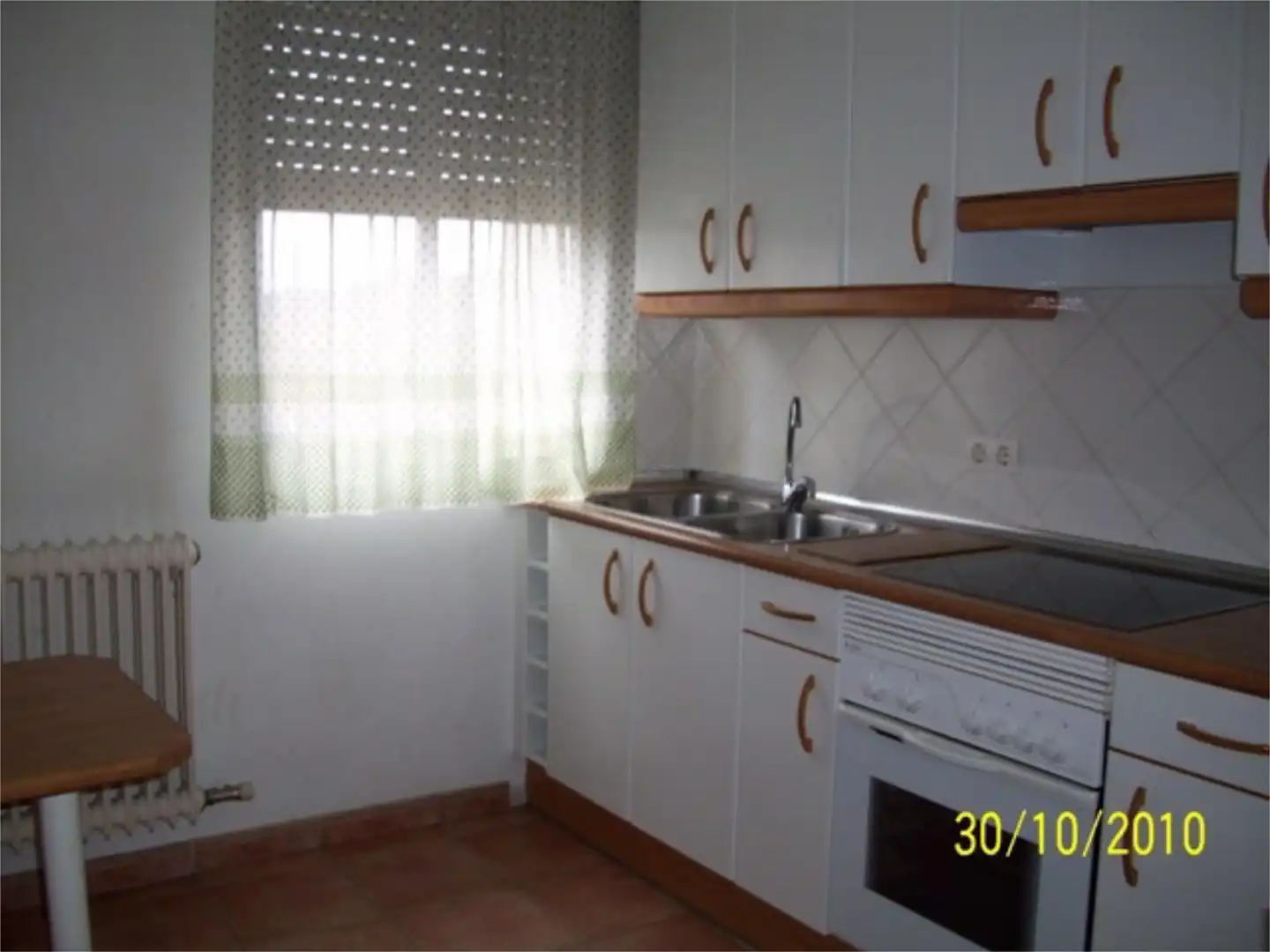 Flat for rent in Avenida de la Jacetania, 60, Casco Antiguo - Ciudadela Kitchen of Flat for rent in Jaca with Heating and Furnished