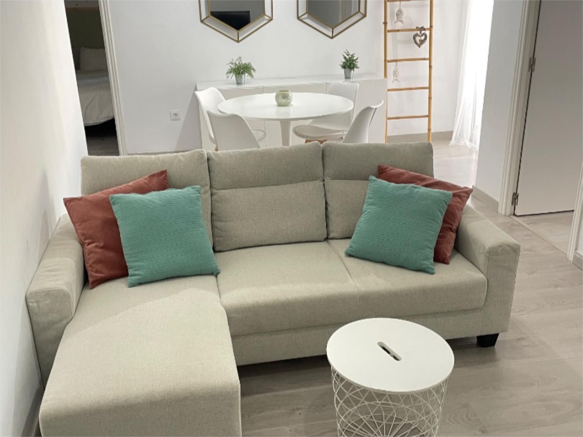 Flat to rent in Calle Luis Montoto, 132-1, La Buhaira Living room of Flat to rent in Sevilla Capital with Air Conditioner and Balcony