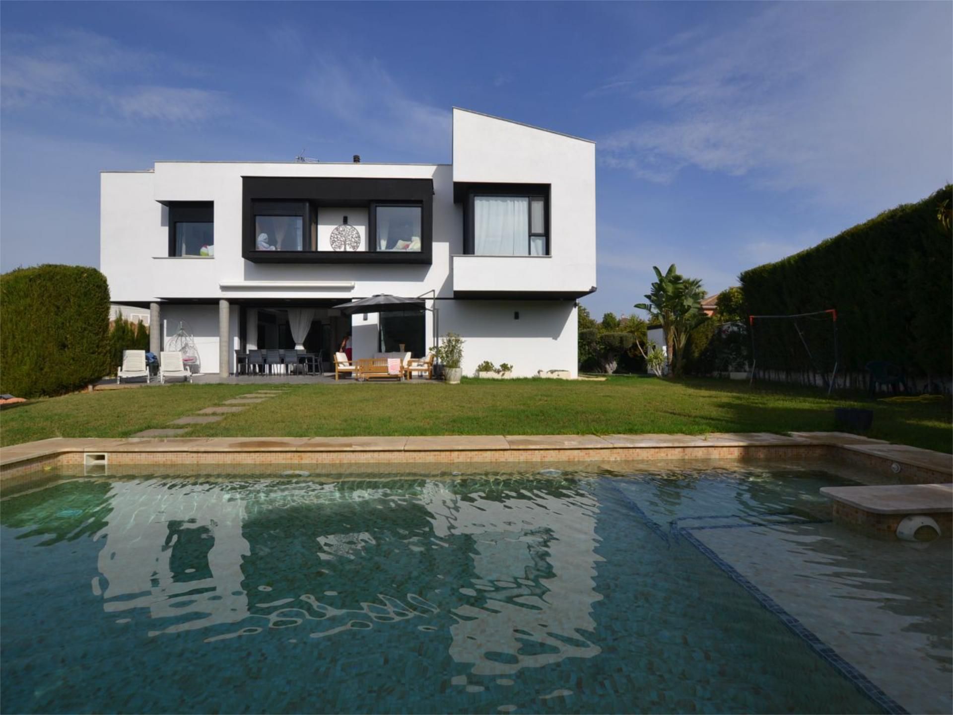 House or chalet for sale in Calle Don Alonso Quijano, 18, Zona Universitaria Garden of House or chalet for sale in Bormujos with Air Conditioner and Swimming Pool