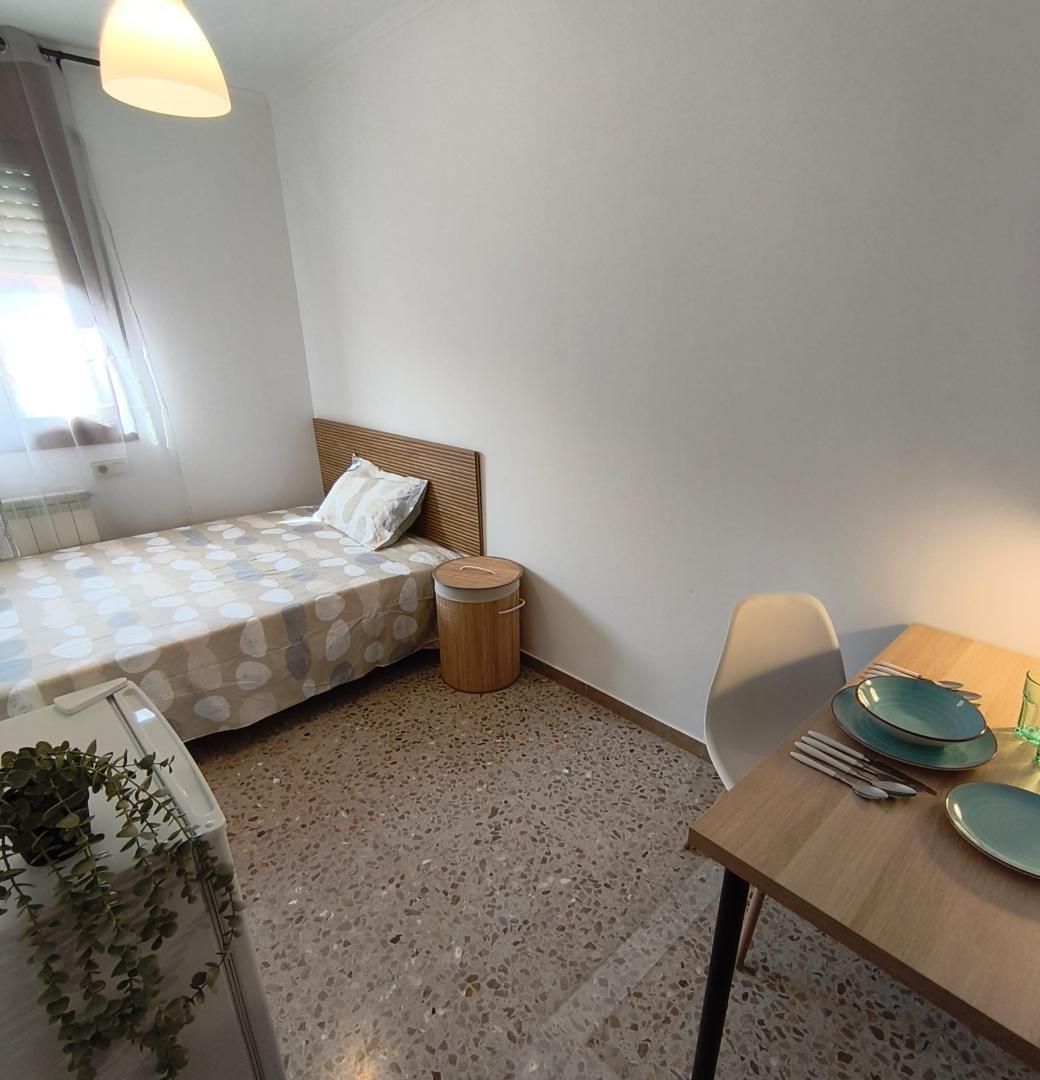 Flat to share in Carrer del Centre, 34, La Bordeta Flat to share in Carrer del Centre, 34, La Bordeta