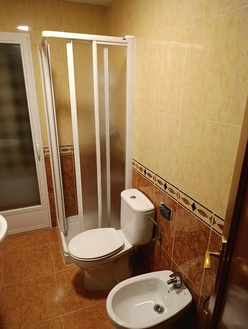 Room in Calle Sanz Català, 21, Navalmoral de la Mata Bathroom of Detached homes for share in Navalmoral de la Mata with Furnished, Oven and Washing machine