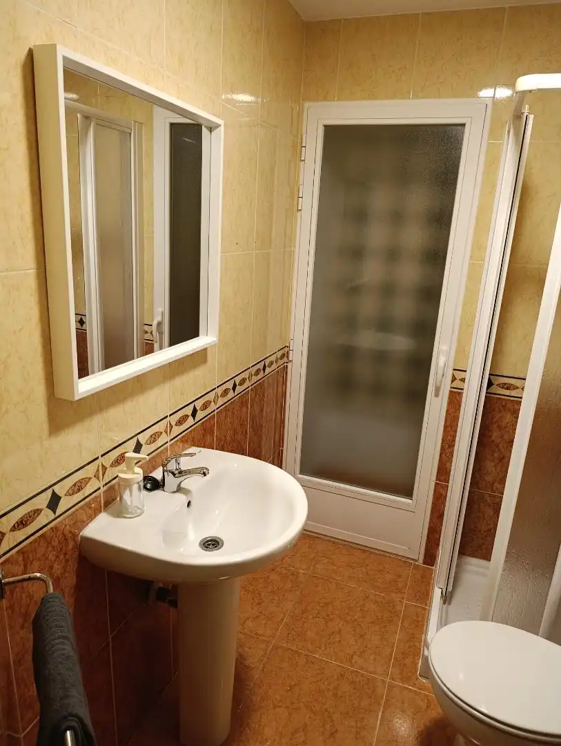 Room in Calle Sanz Català, 21, Navalmoral de la Mata Bathroom of Detached homes for share in Navalmoral de la Mata with Furnished, Oven and Washing machine