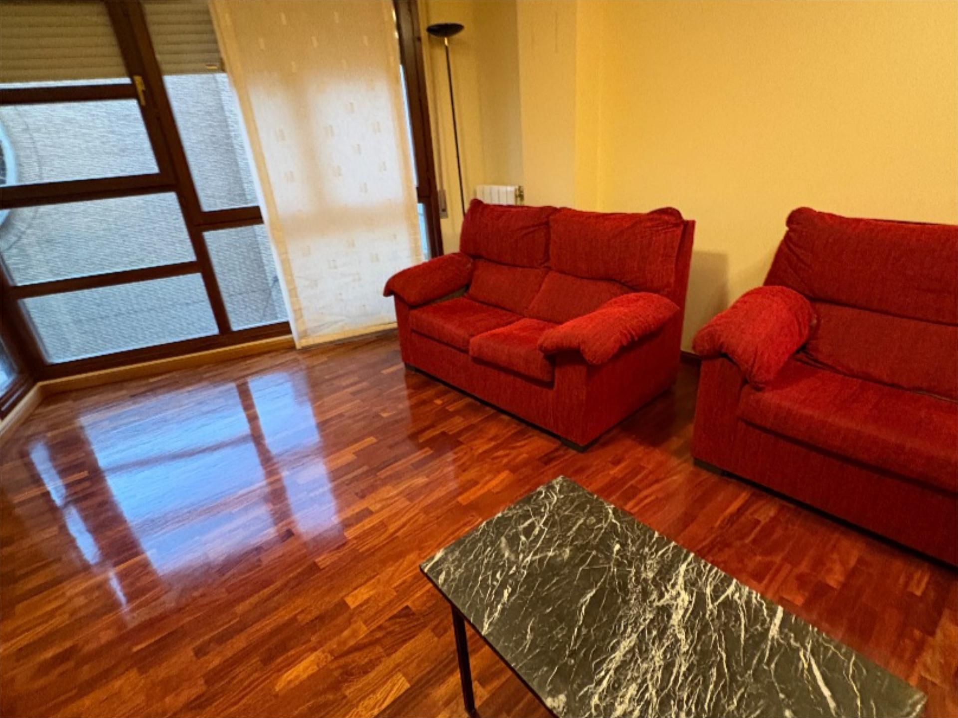 Flat to rent in Calle Marqués de Murrieta, 63, Juzgados Living room of Flat to rent in Logroño with Heating, Parquet flooring and Storage room