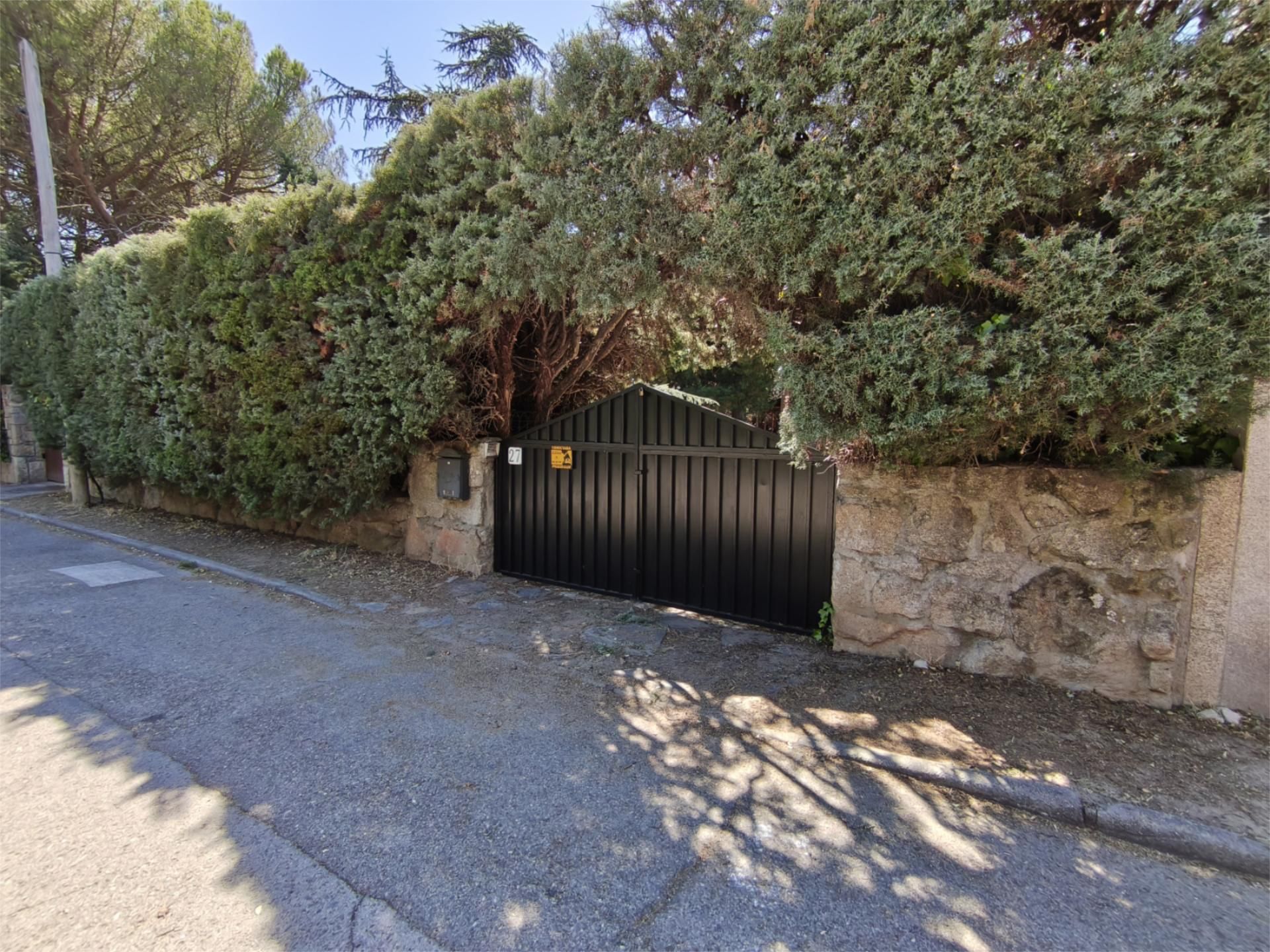 Casa o xalet en venda a Avenida de Valdencina, 27, Alpedrete Vista exterior de Casa o xalet en venda en Alpedrete amb Terrassa i Balcó