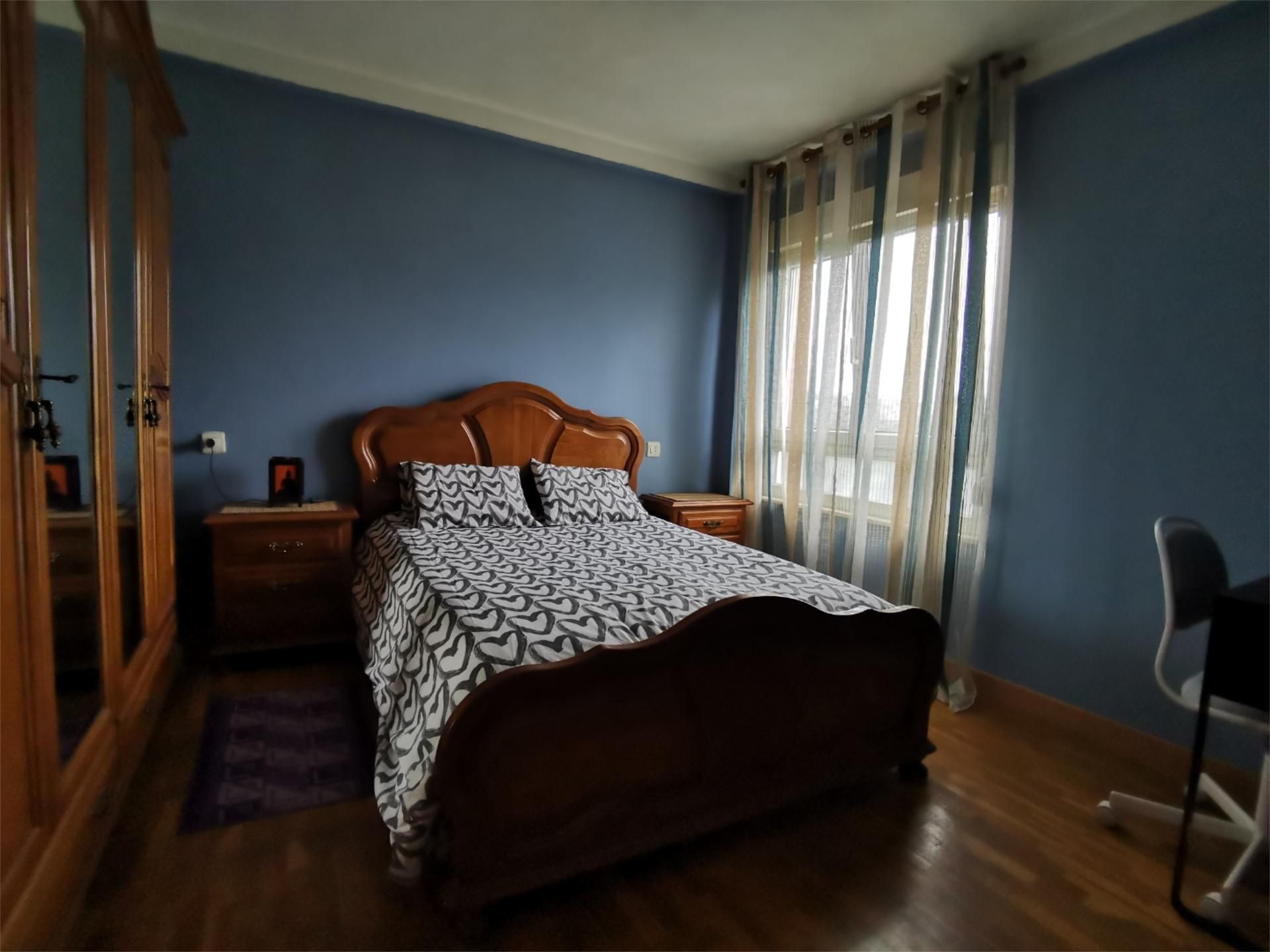 Pis en venda a Avenida de Pando, 43, HUCA - La Cadellada Dormitori de Pis en venda en Oviedo amb Calefacció, Parquet i Moblat