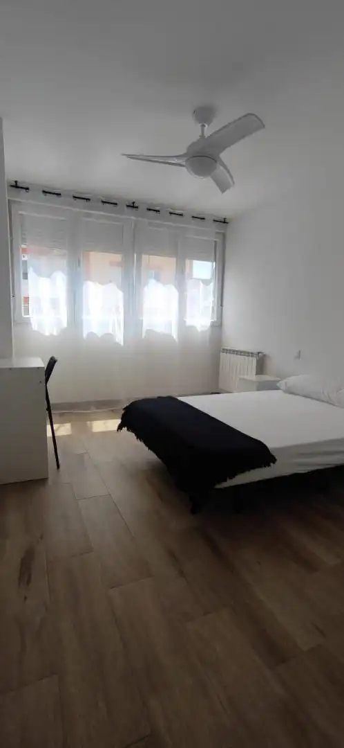 Habitación de Piso para compartir en Móstoles con Calefacción y Amueblado