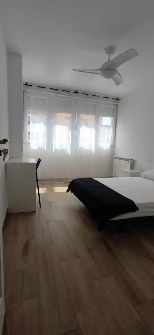 Habitación de Piso para compartir en Móstoles con Calefacción y Amueblado
