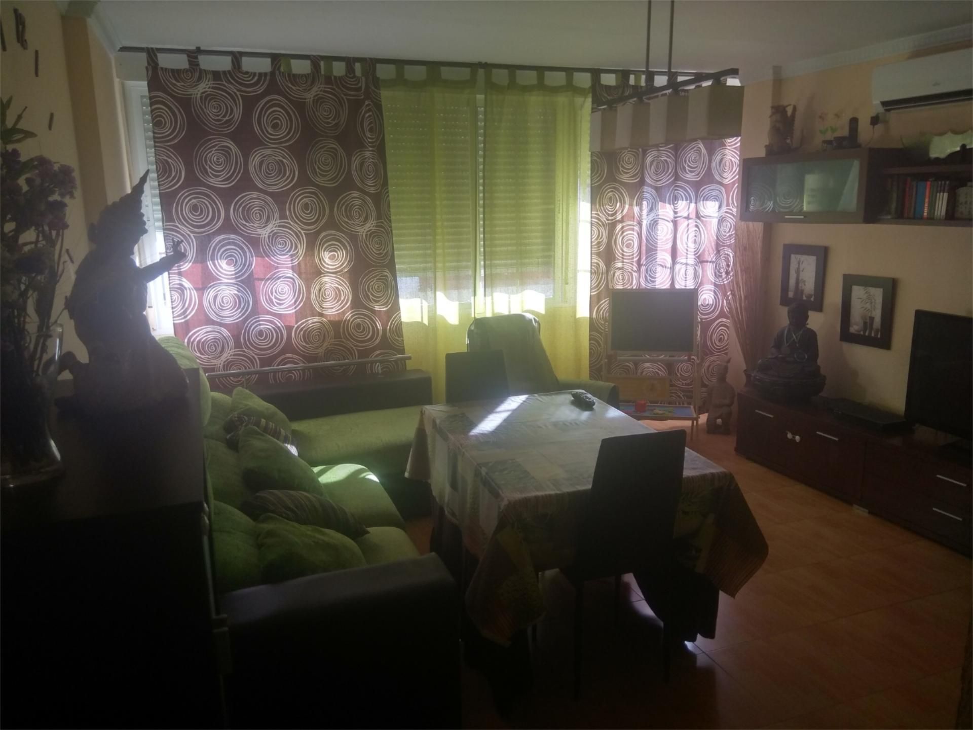 Pis en venda a Calle Miguel de Unamuno, 1, La Paz Sala d'estar de Pis en venda en Alcalá de Guadaira amb Aire condicionat i Rentadora