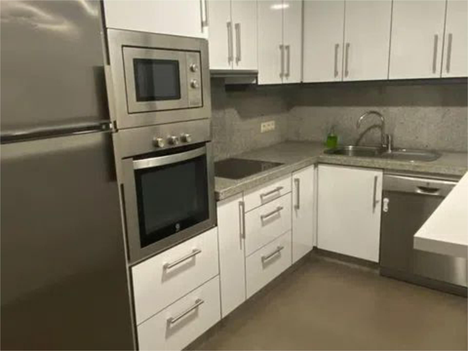 Pis de lloguer a Rúa de San Pedro, 39, Campus Norte - San Caetano Cuina de Pis de lloguer en Santiago de Compostela amb Calefacció, Parquet i Terrassa