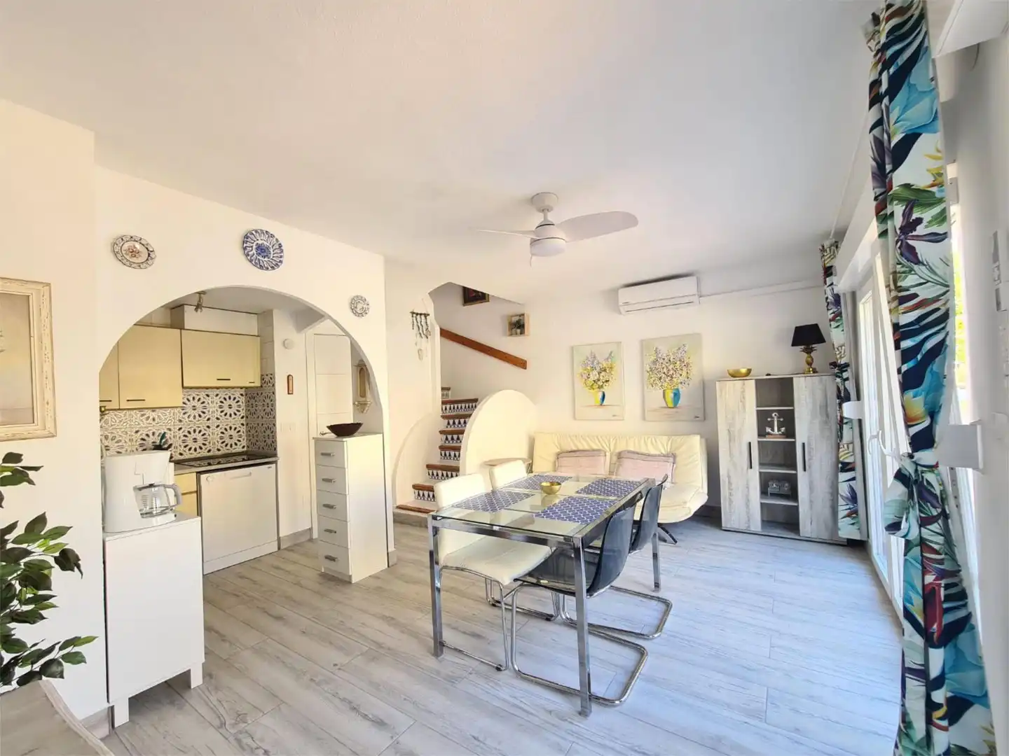 Detached homes for sale in Carrer de Gaianes, 1, Pueblo Español - Coveta Fumá Living room of Detached homes for sale in El Campello with Air Conditioner, Heating and Terrace