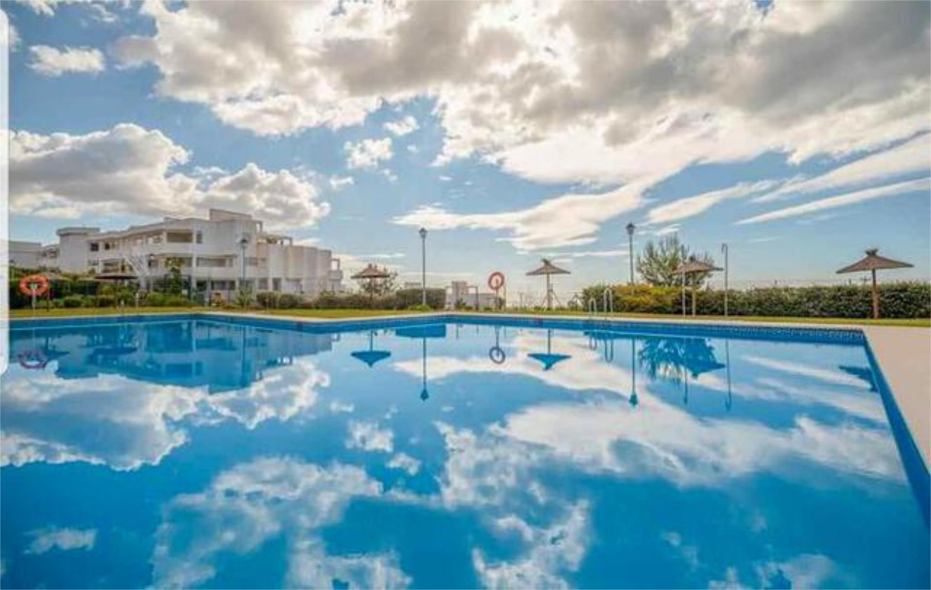 Pis de lloguer a Los Nadales - Tio Charles Vista exterior de Pis de lloguer en Benalmádena amb Calefacció, Jardí privat i Terrassa