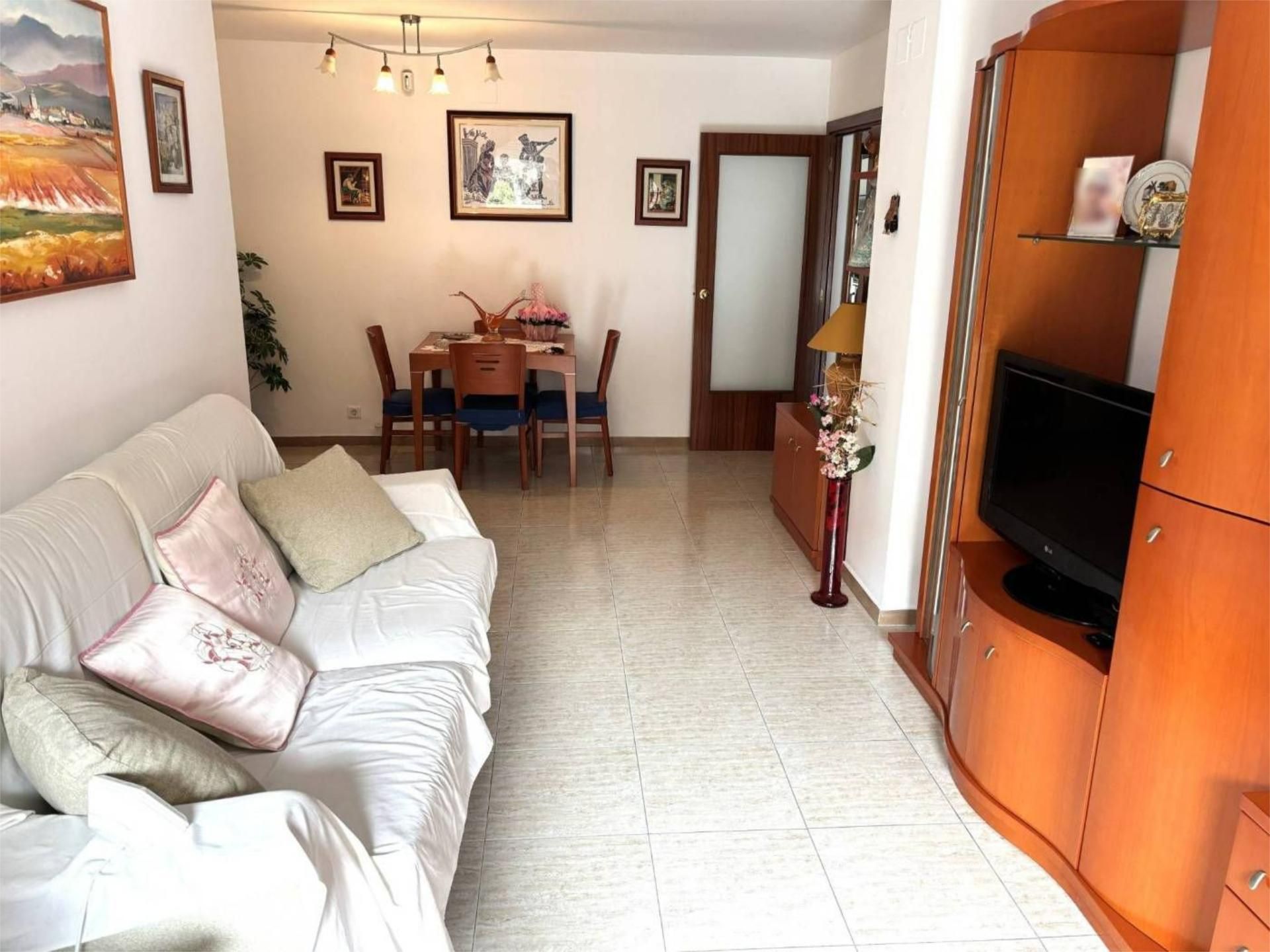 Pis en venda a Passatge Dos de Maig, 9, El Camp de l'Arpa del Clot Sala d'estar de Pis en venda en Barcelona Capital amb Balcó