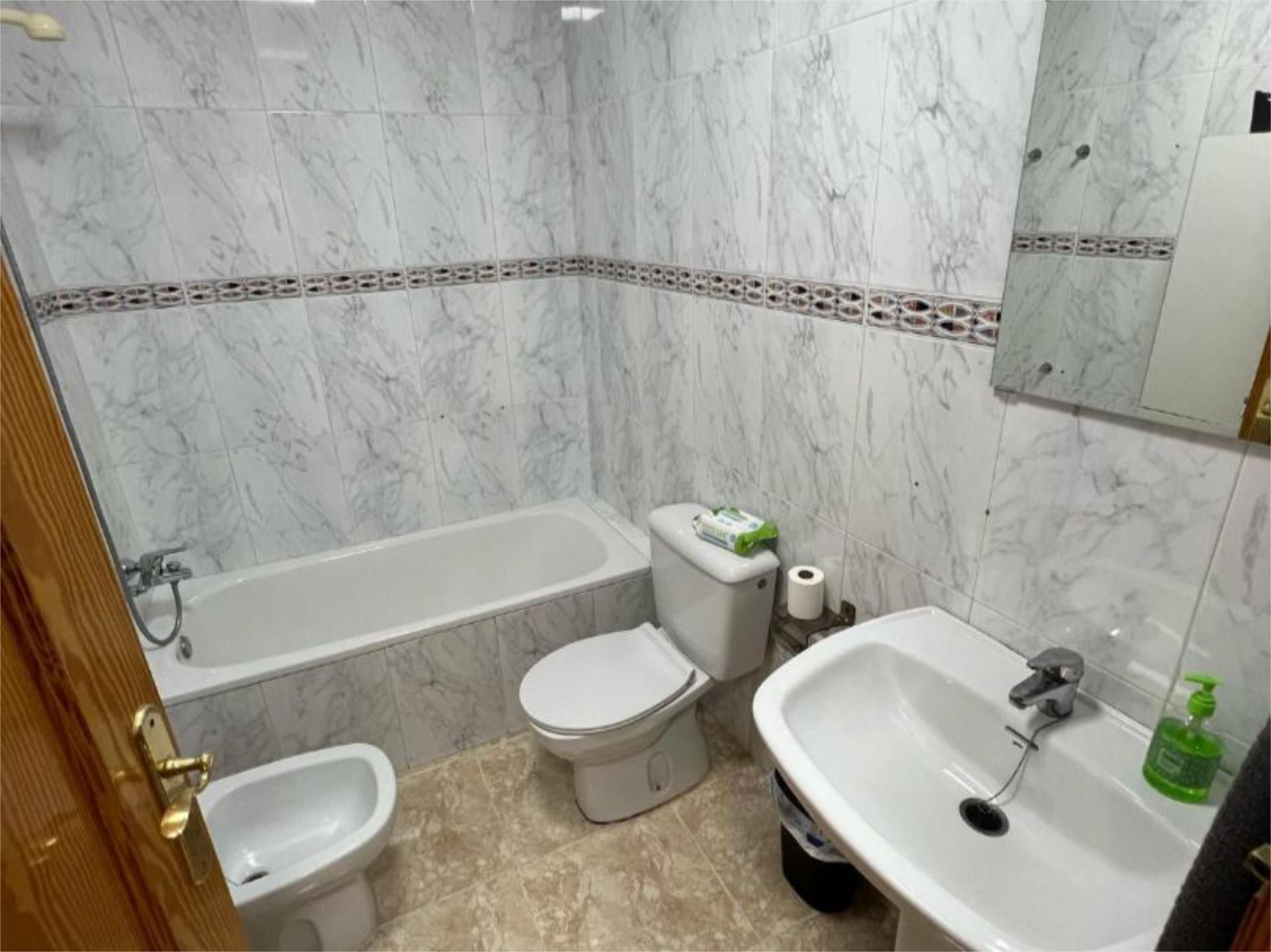 Bathroom of Duplex to rent in Los Alcázares  with Air Conditioner, Terrace and Balcony