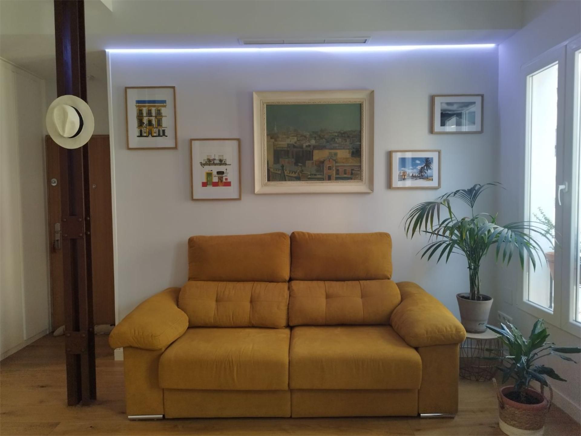 Pis de lloguer a Calle de Menorca, 22, Ibiza de Madrid Sala d'estar de Pis de lloguer en Madrid Capital amb Aire condicionat