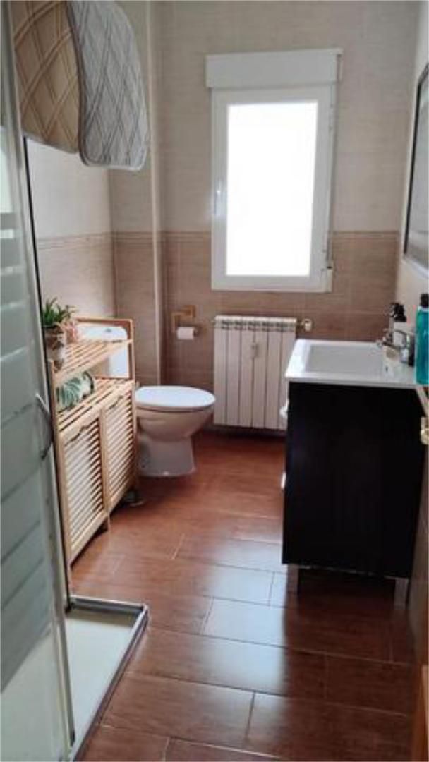 Baño de Piso de alquiler en Ciudad Real Capital con Calefacción, Jardín privado y Terraza