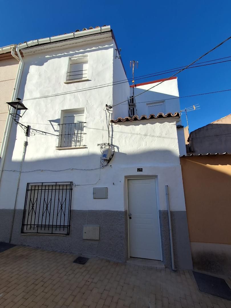Single-family semi-detached for sale in Calle Mayor, 29, Valdaracete Exterior view of Single-family semi-detached for sale in Valdaracete with Air Conditioner, Heating and Storage room