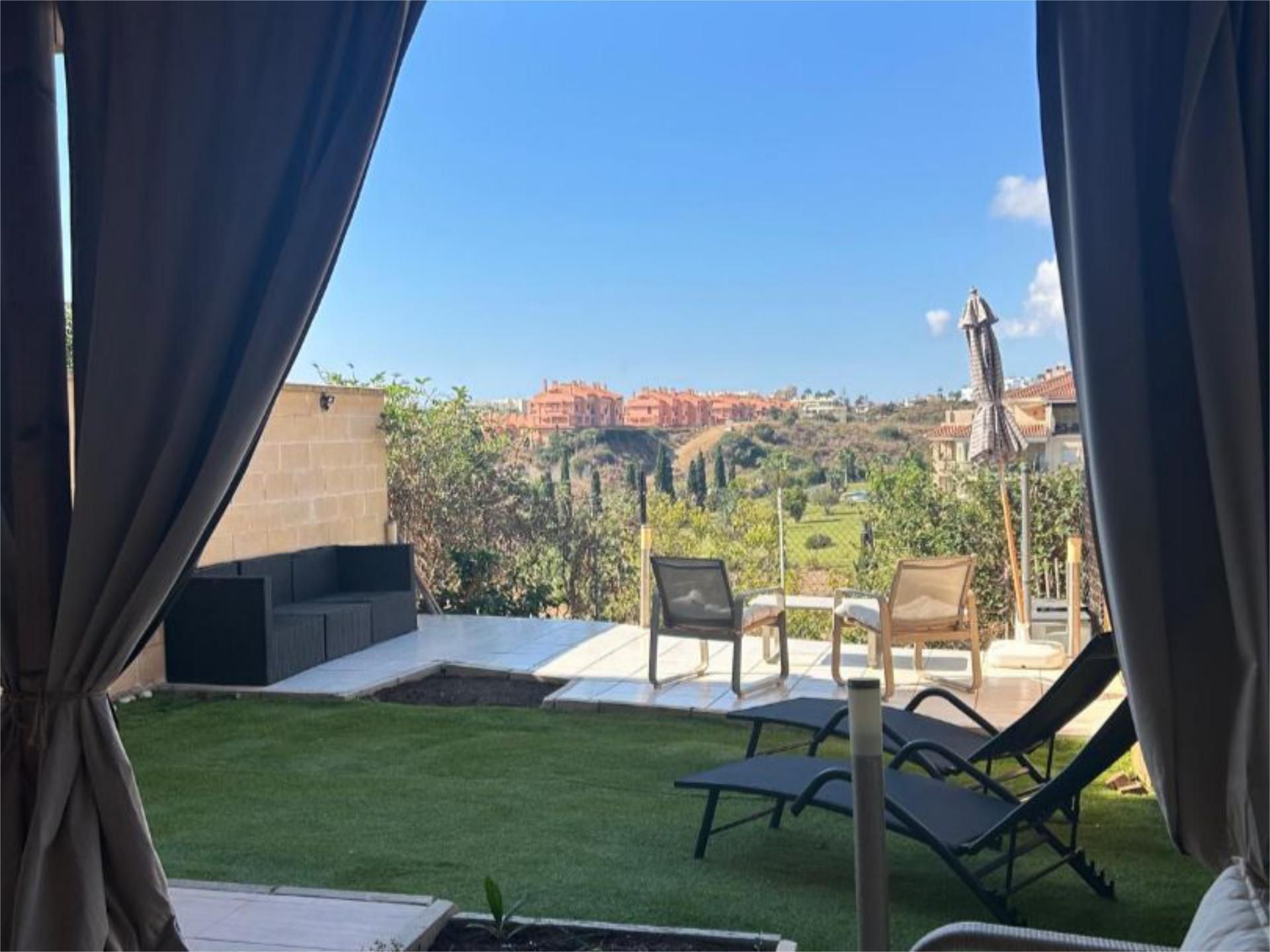 Terrassa de Pis de lloguer en Mijas amb Aire condicionat, Jardí privat i Terrassa