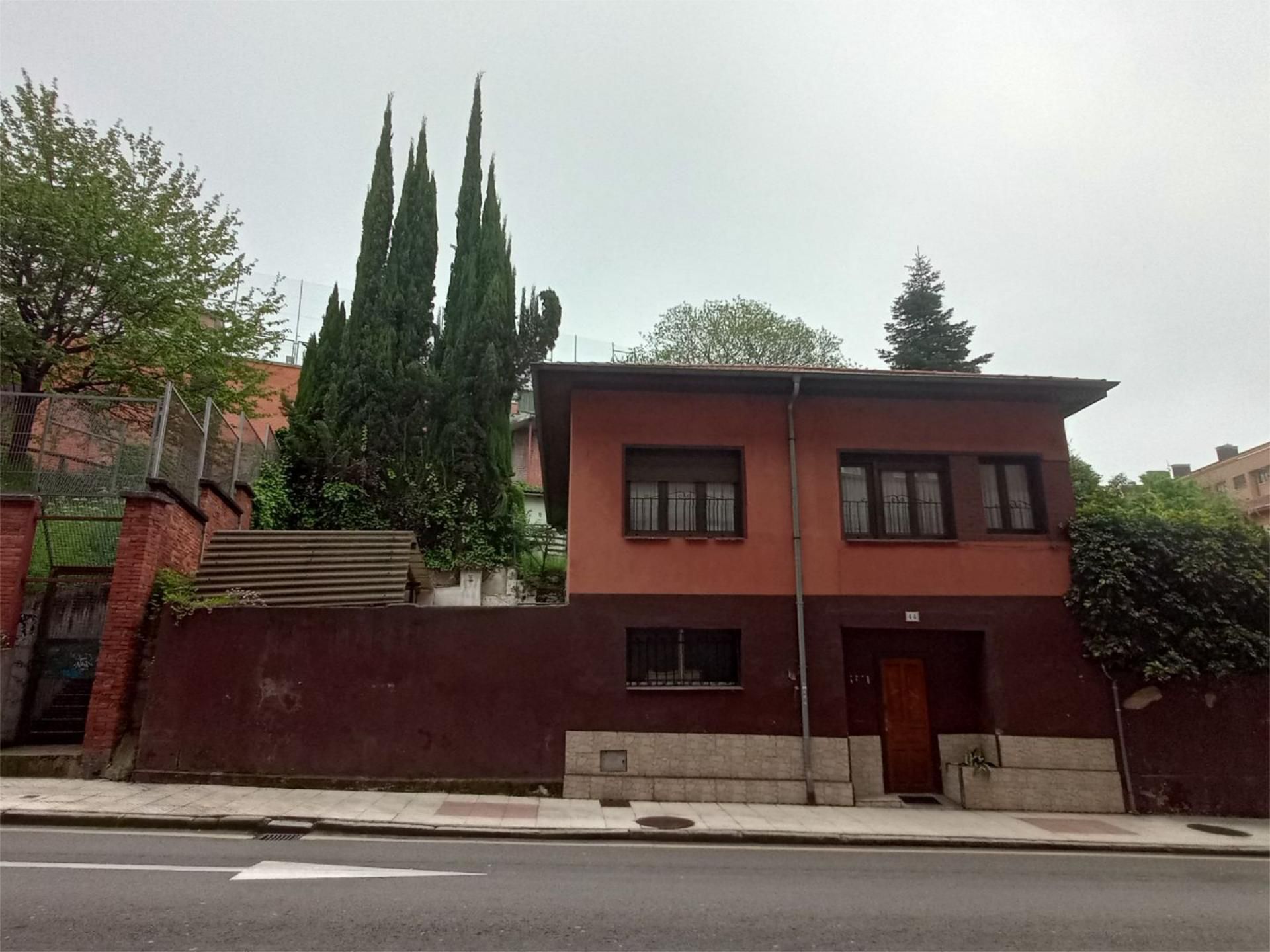 House or chalet for sale in Calle Montes del Sueve, 44, Ciudad Naranco - Prados de La Fuente Exterior view of House or chalet for sale in Oviedo with Terrace