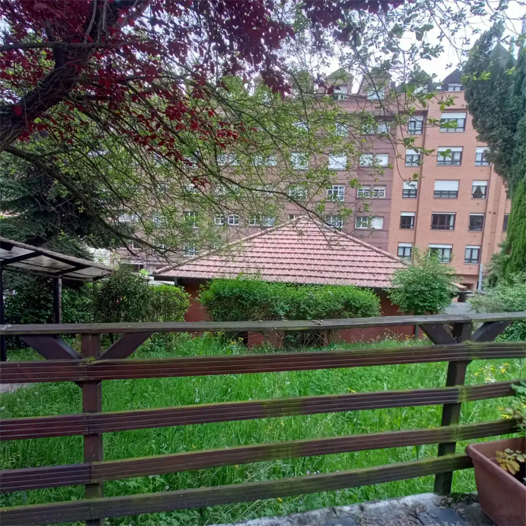 Casa o xalet en venda a Calle Montes del Sueve, 44, Ciudad Naranco - Prados de La Fuente Vista exterior de Casa o xalet en venda en Oviedo amb Balcó