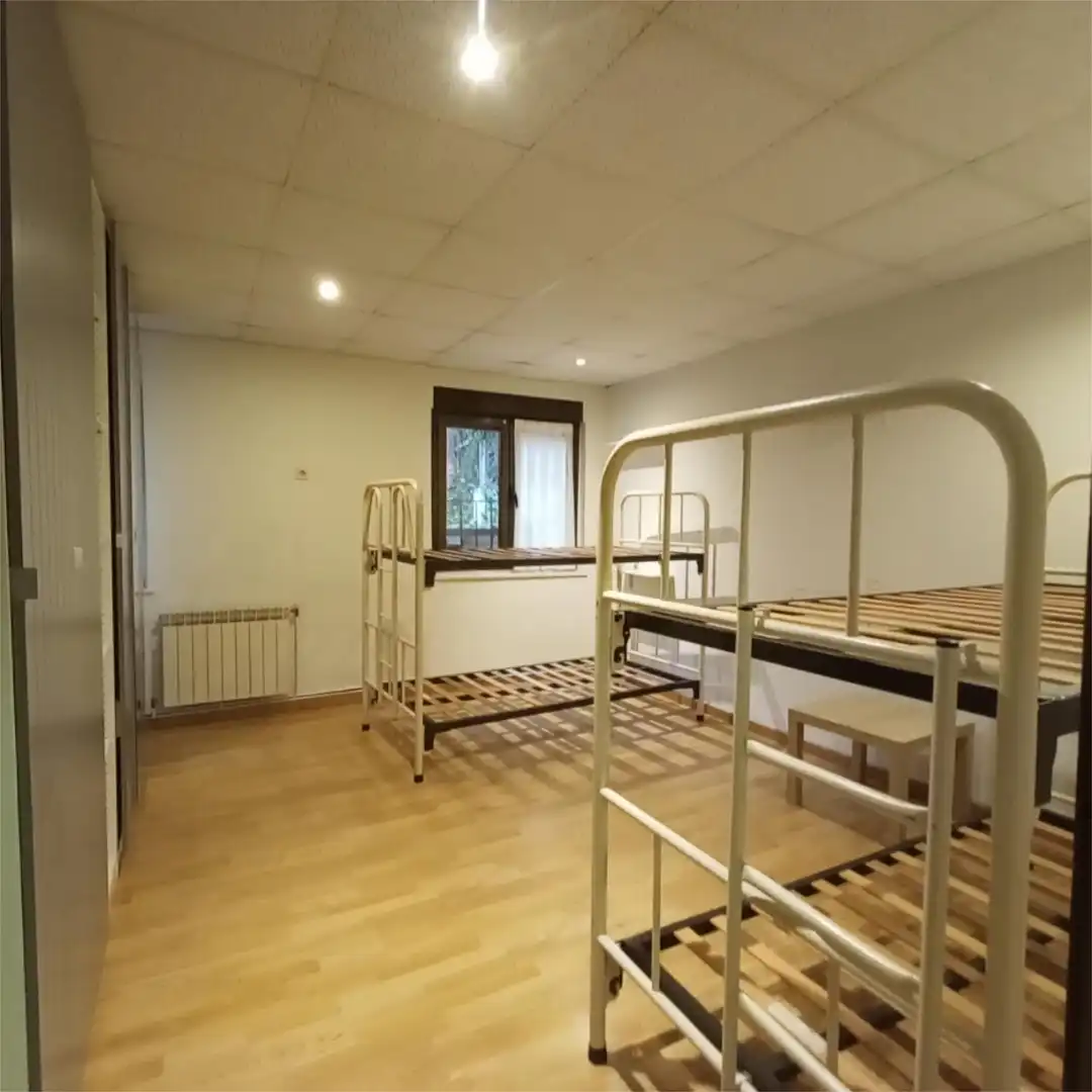 Casa o xalet en venda a Calle Montes del Sueve, 44, Ciudad Naranco - Prados de La Fuente Dormitori de Casa o xalet en venda en Oviedo amb Balcó