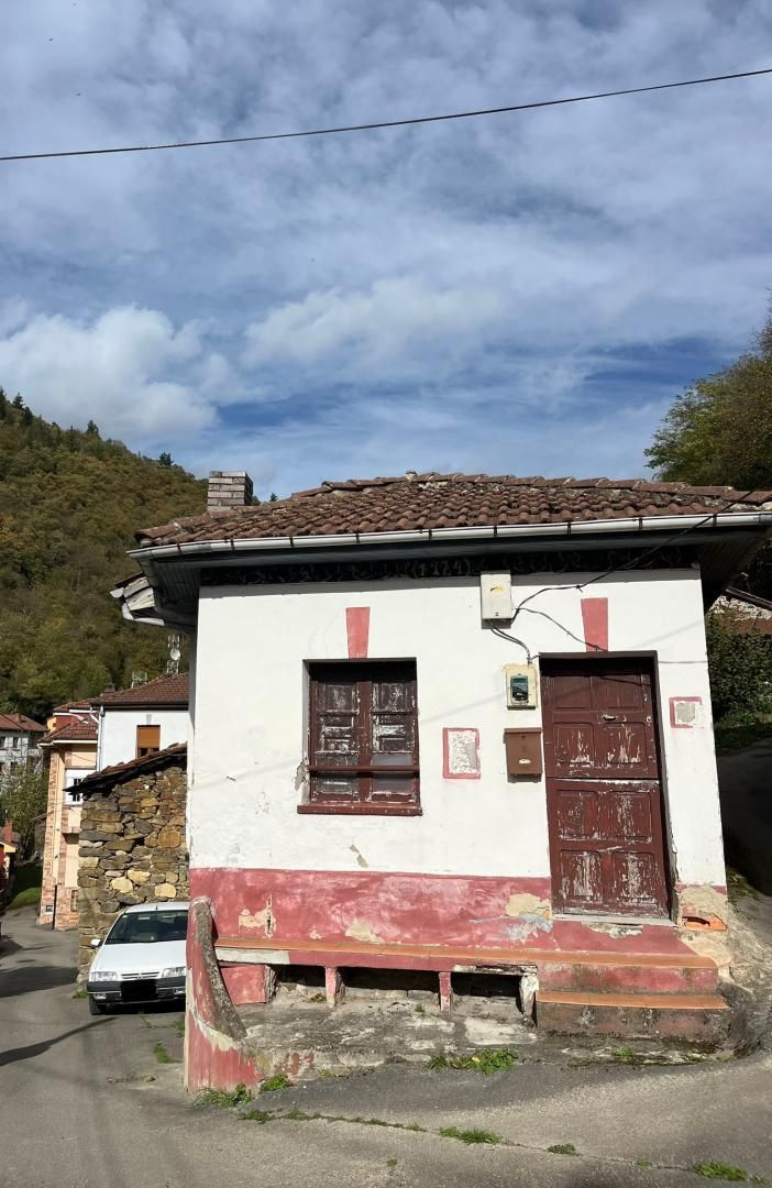 House or chalet for sale in Calle la Vallina, 2, Aller Exterior view of House or chalet for sale in Aller