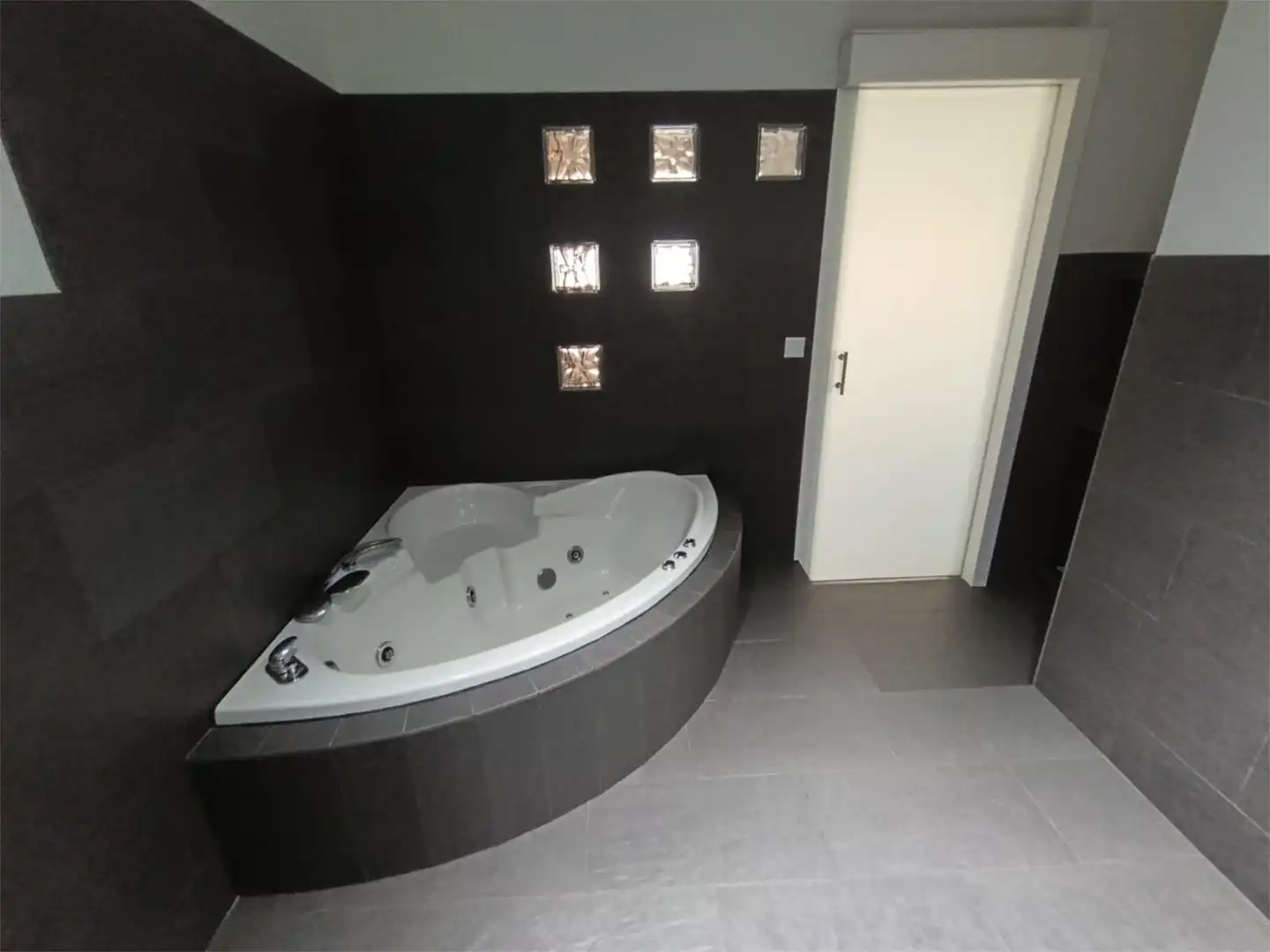 Flat for sale in Pio Baroja, 4, Arco Norte - Avda. España Bathroom of Flat for sale in Dos Hermanas with Air Conditioner and Balcony