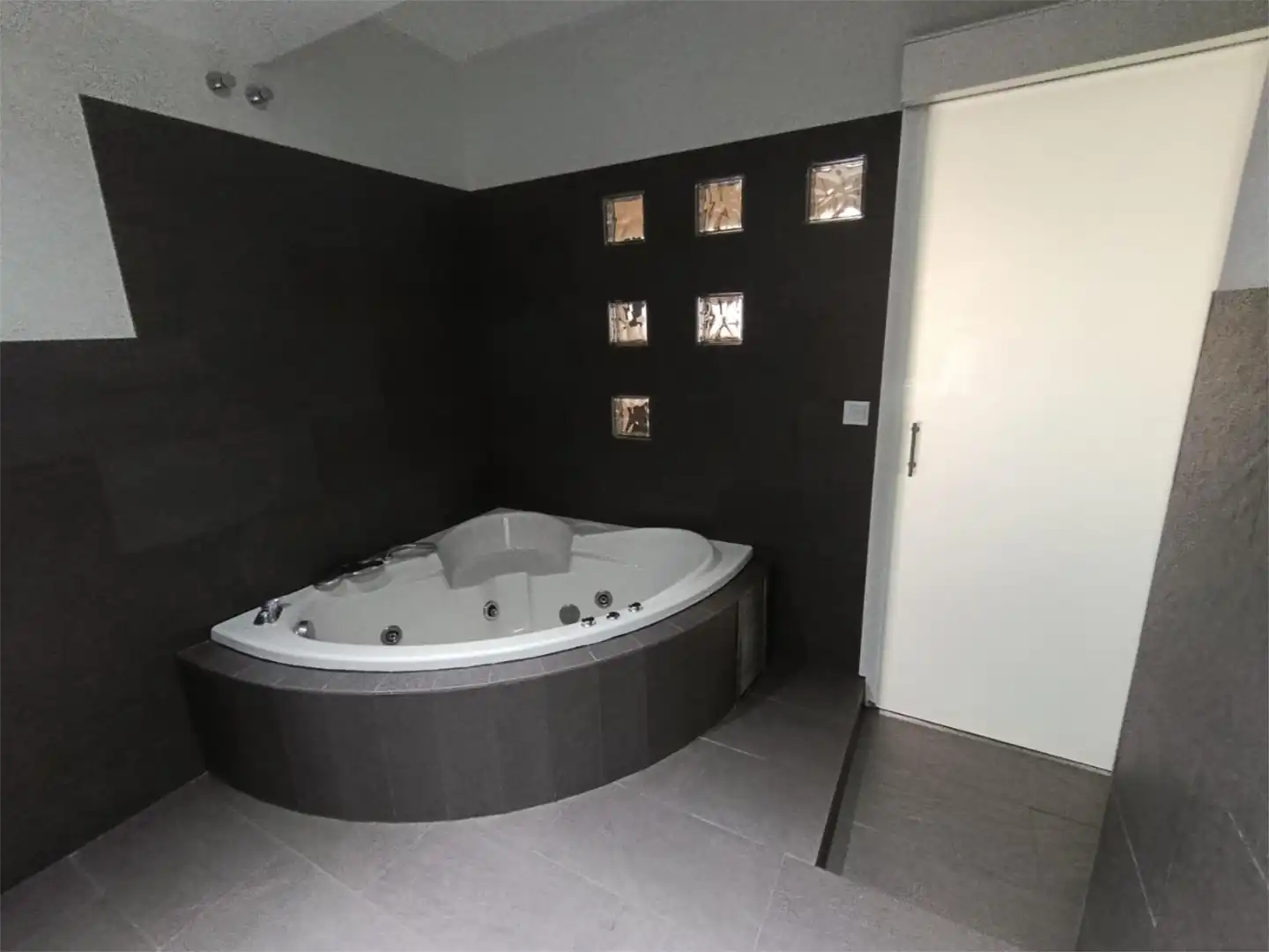 Flat for sale in Pio Baroja, 4, Arco Norte - Avda. España Bathroom of Flat for sale in Dos Hermanas with Air Conditioner and Balcony