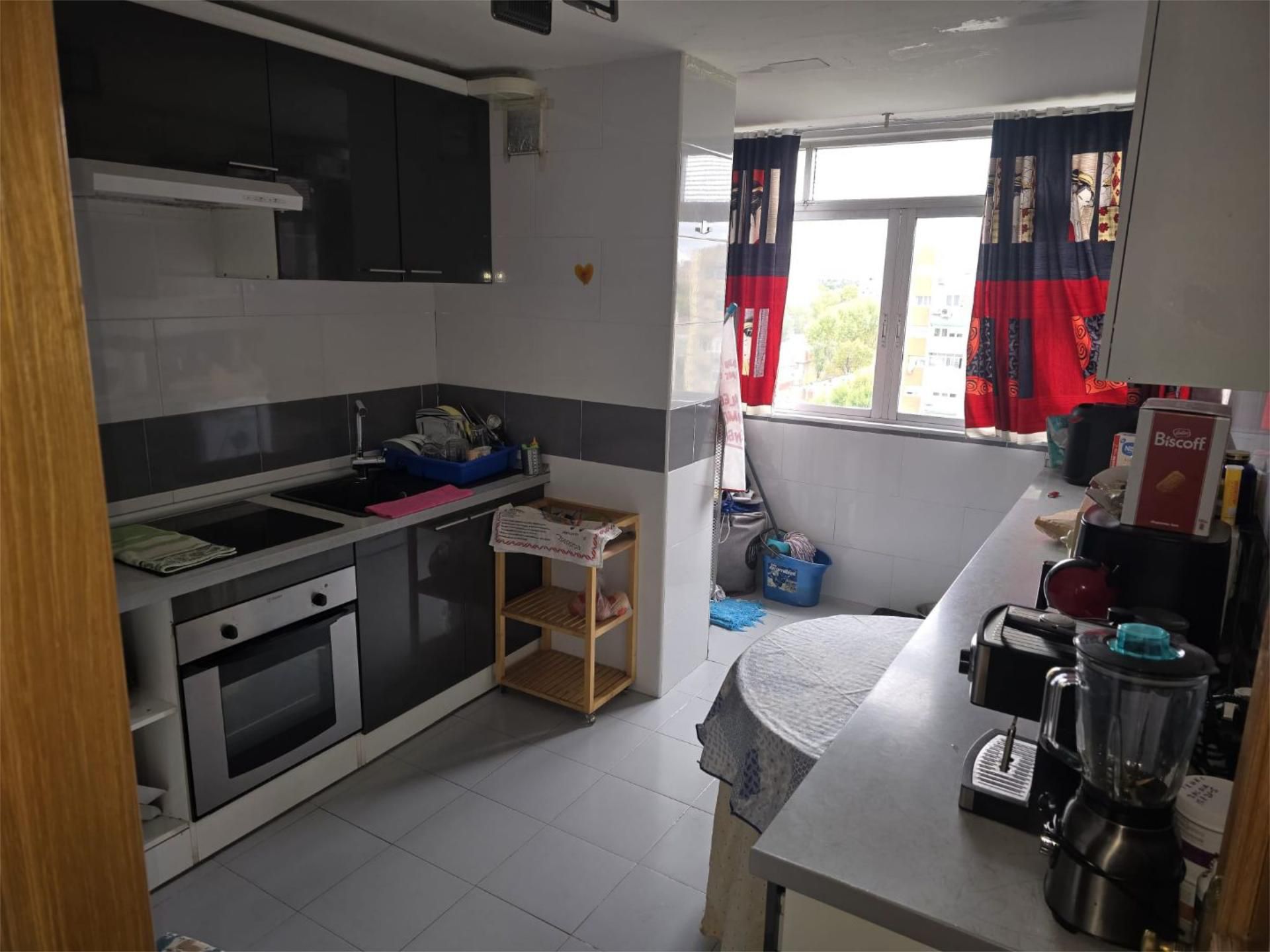 Flat for sale in Avenida de Rafaela Ybarra, 72, Orcasitas Kitchen of Flat for sale in Madrid Capital with Balcony