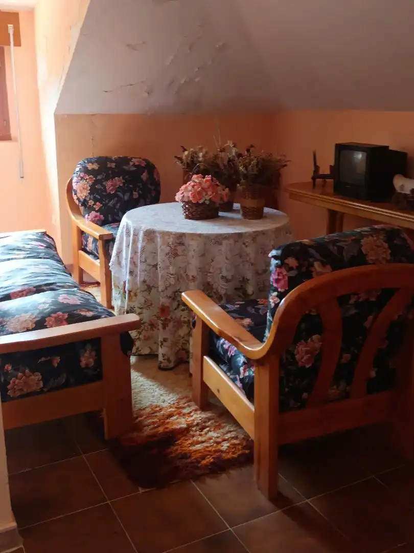 Casa o xalet en venda a Calle Real, 12, Brazuelo Sala d'estar de Casa o xalet en venda en Brazuelo amb Calefacció, Jardí privat i Terrassa