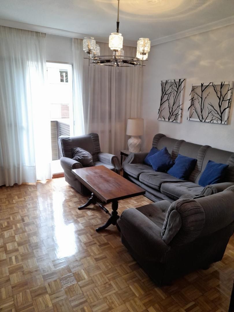 Living room of Flat to rent in  Madrid Capital  with Heating, Parquet flooring and Furnished