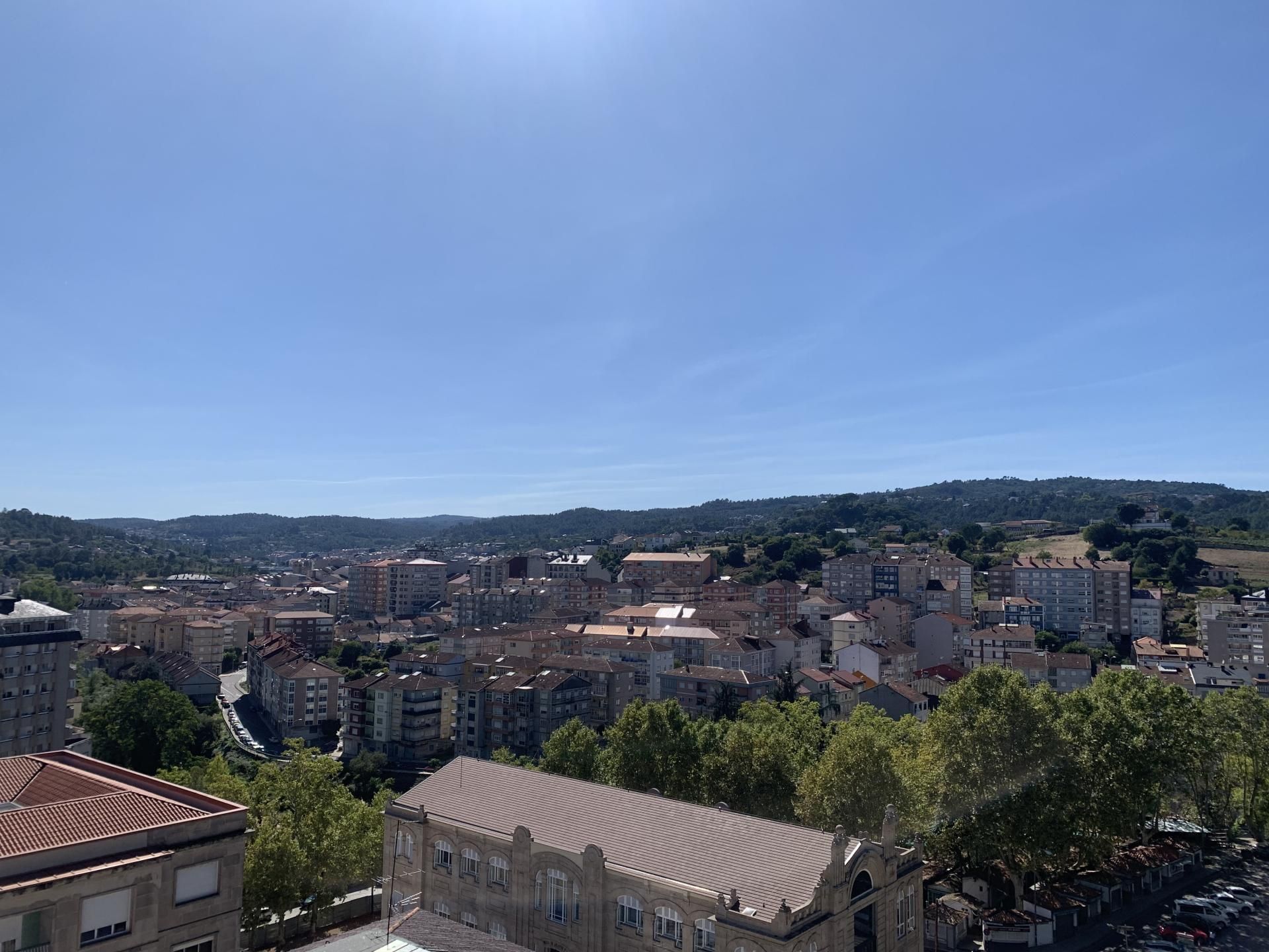 Ático de alquiler en Avenida Pontevedra, 15, Casco Viejo Vista exterior de Ático de alquiler en Ourense Capital con Calefacción, Parquet y Terraza