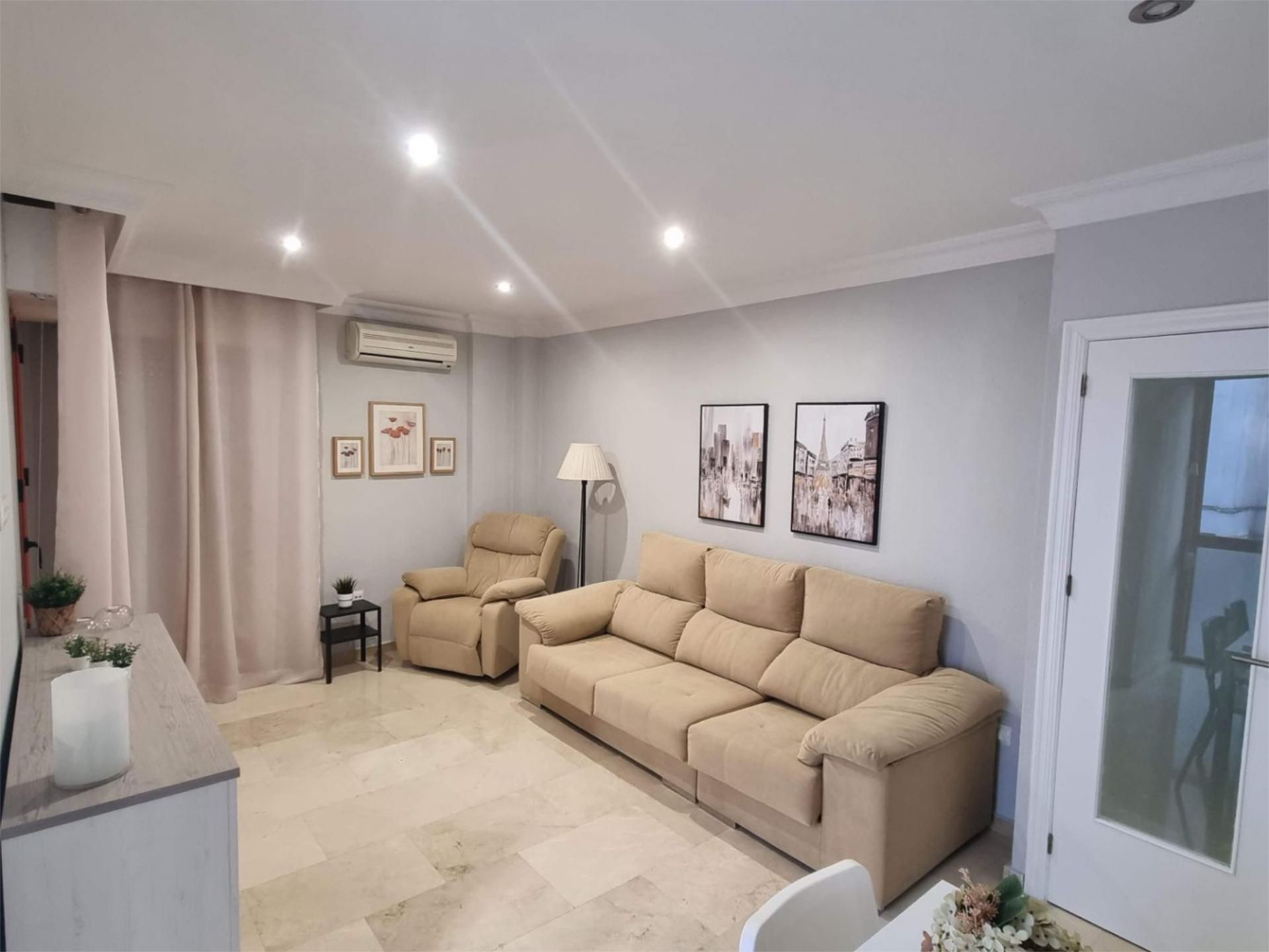 Living room of Flat to rent in  Huelva Capital  with Air Conditioner, Furnished and Balcony