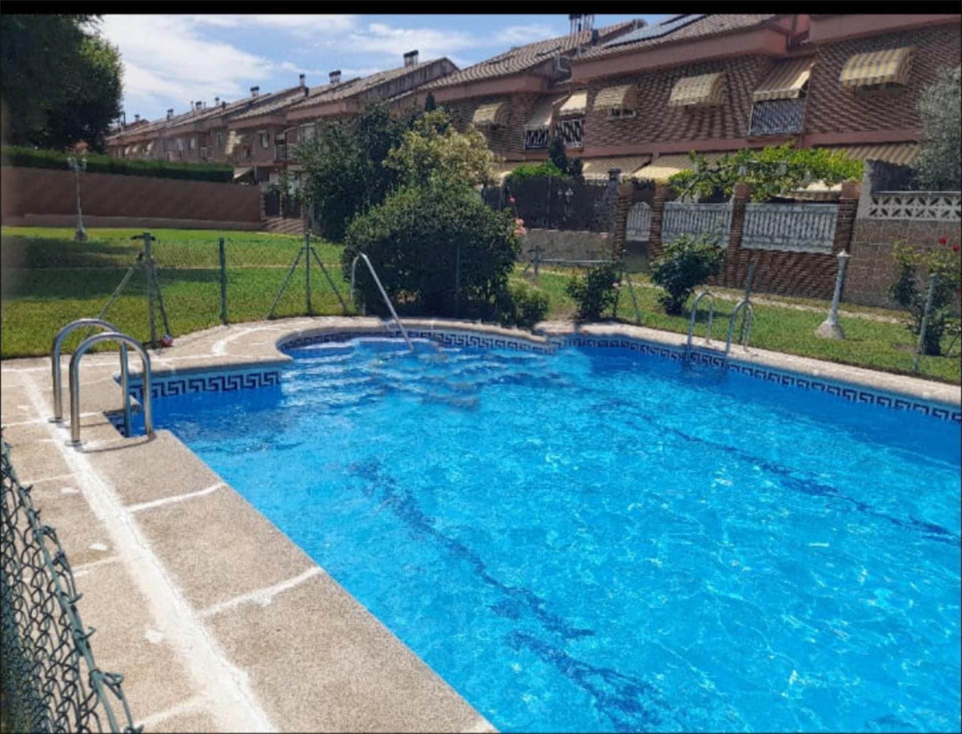 Casa o xalet en venda a Calle Río Duero, 11, Los Hueros Piscina de Casa o xalet en venda en Villalbilla amb Aire condicionat, Calefacció i Jardí privat