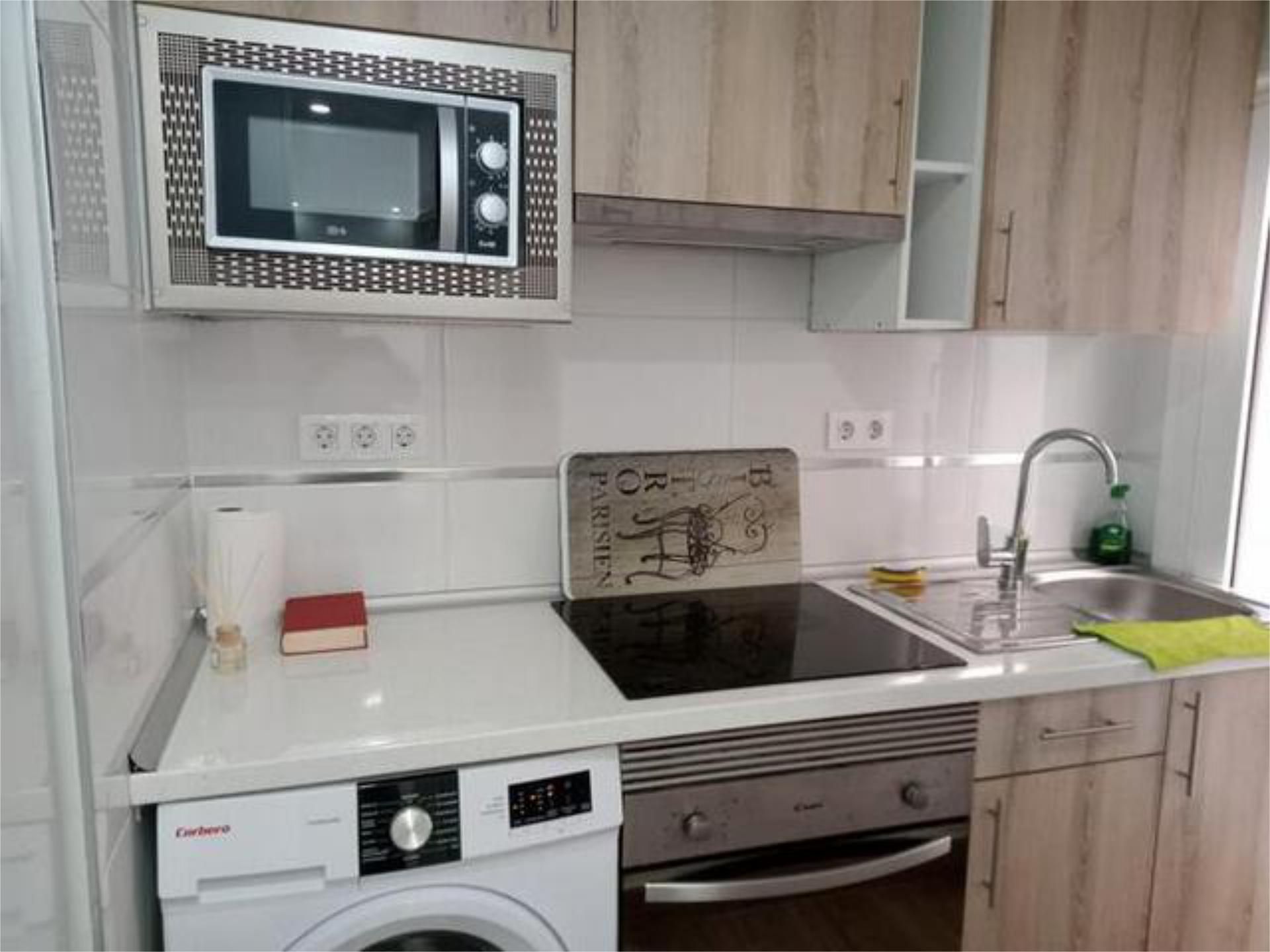 Study to rent in Quintana Kitchen of Study to rent in Madrid Capital