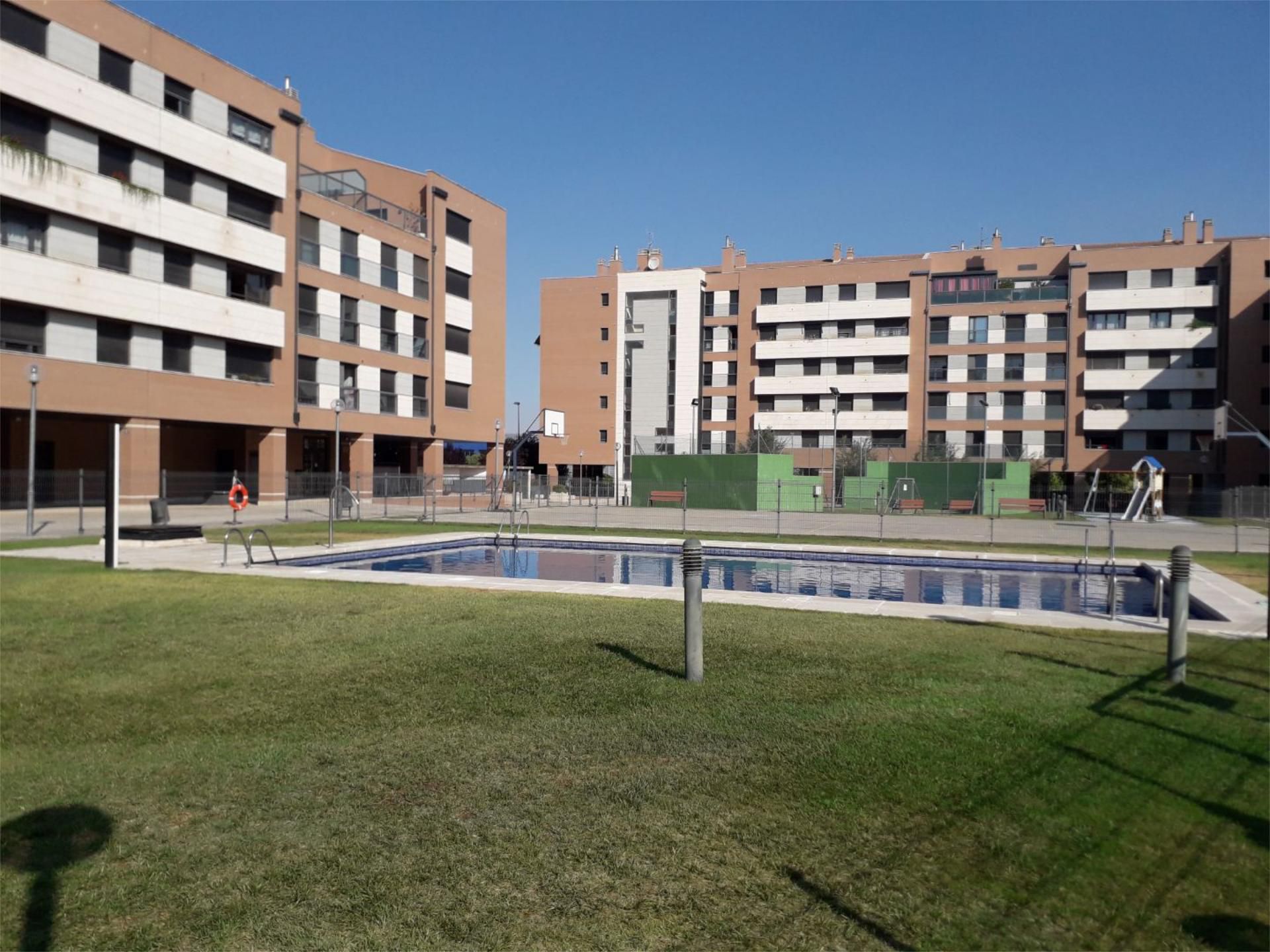 Flat to rent in Calle de la Peña Santa, 7, Pinar del Jalón Swimming pool of Flat to rent in Valladolid Capital with Heating, Private garden and Parquet flooring