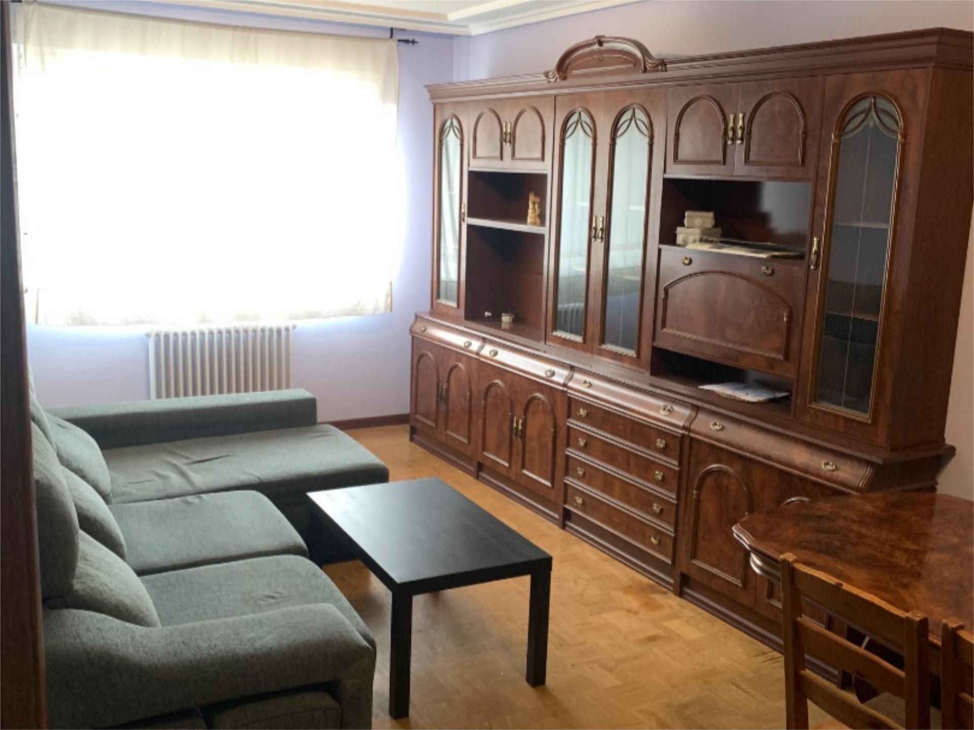 Piso de alquiler en Calle de Uruguay, 10, La Calzada Sala de estar de Piso de alquiler en Gijón con Calefacción, Parquet y Amueblado