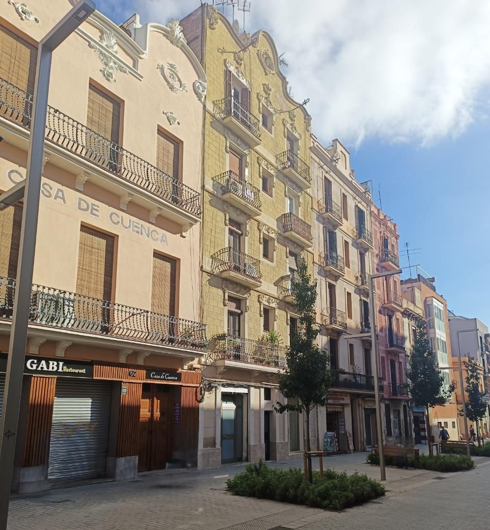 Exterior view of Flat for sale in  Barcelona Capital  with Air Conditioner and Balcony