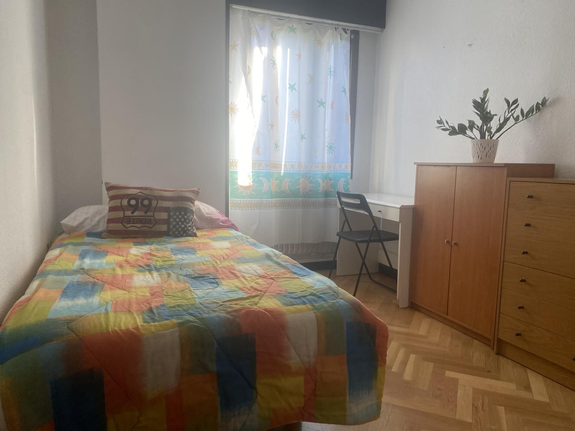 Piso para compartir en Calle Coín, 9, Palomeras Sureste Habitación de Piso para compartir en Madrid Capital con Aire acondicionado, Calefacción y Parquet