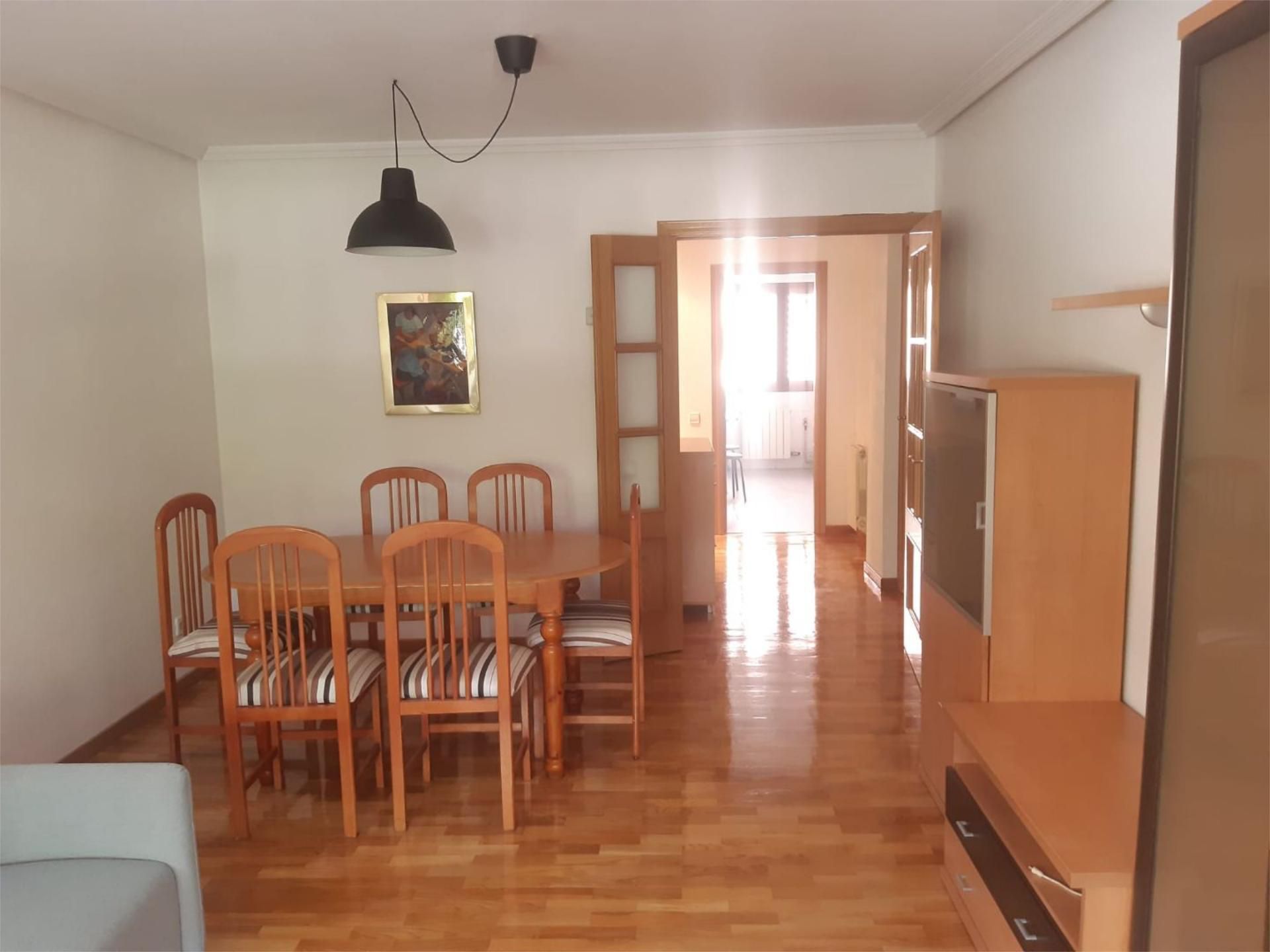 Pis de lloguer a Calle de la Hipica, 5, Plaza de Toros Menjador de Pis de lloguer en Valladolid Capital amb Calefacció, Parquet i Moblat