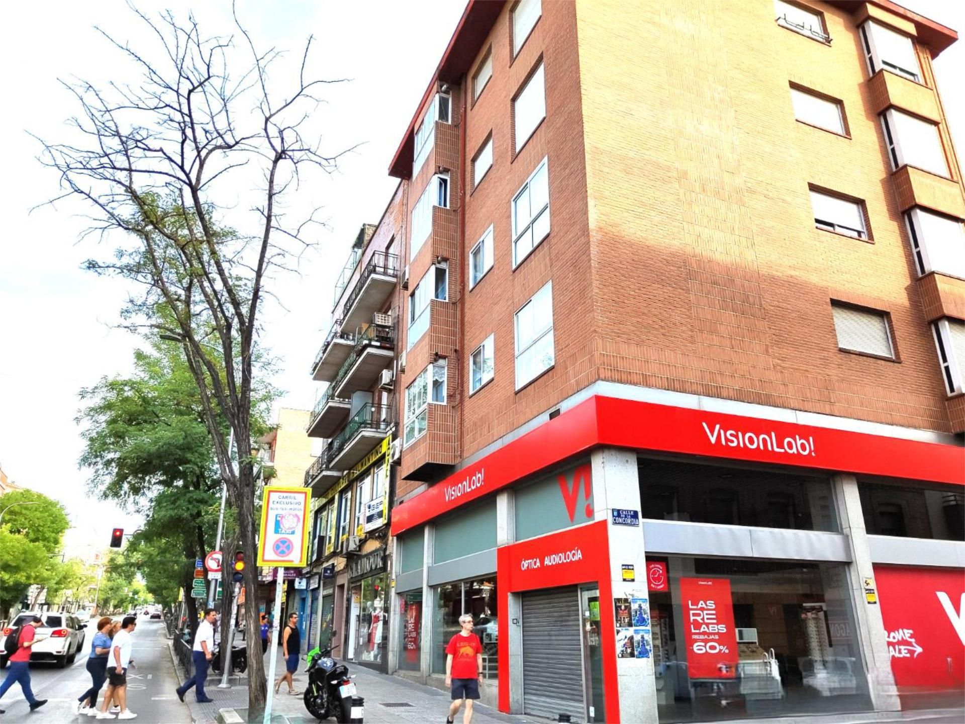 Flat for sale in Avenida de la Albufera, 58, San Diego Exterior view of Flat for sale in Madrid Capital with Air Conditioner