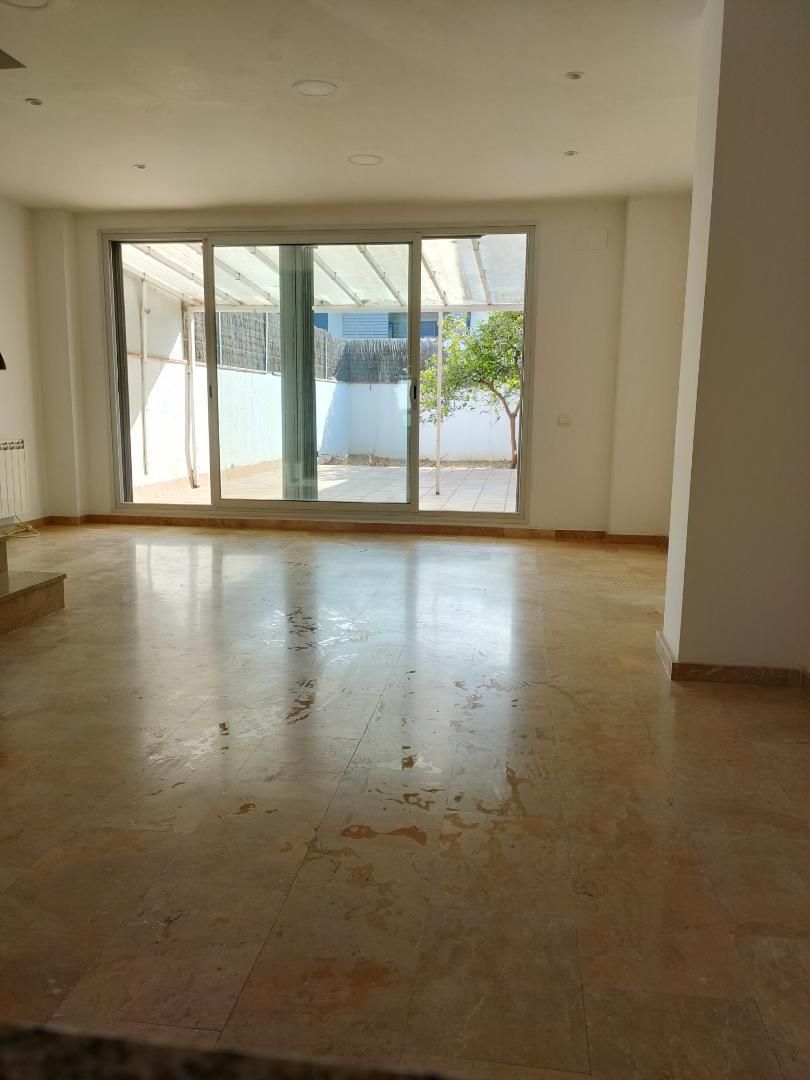 Single-family semi-detached to rent in Carrer Murillo, 15, Manresà Single-family semi-detached to rent in Badalona with Heating, Private garden and Oven