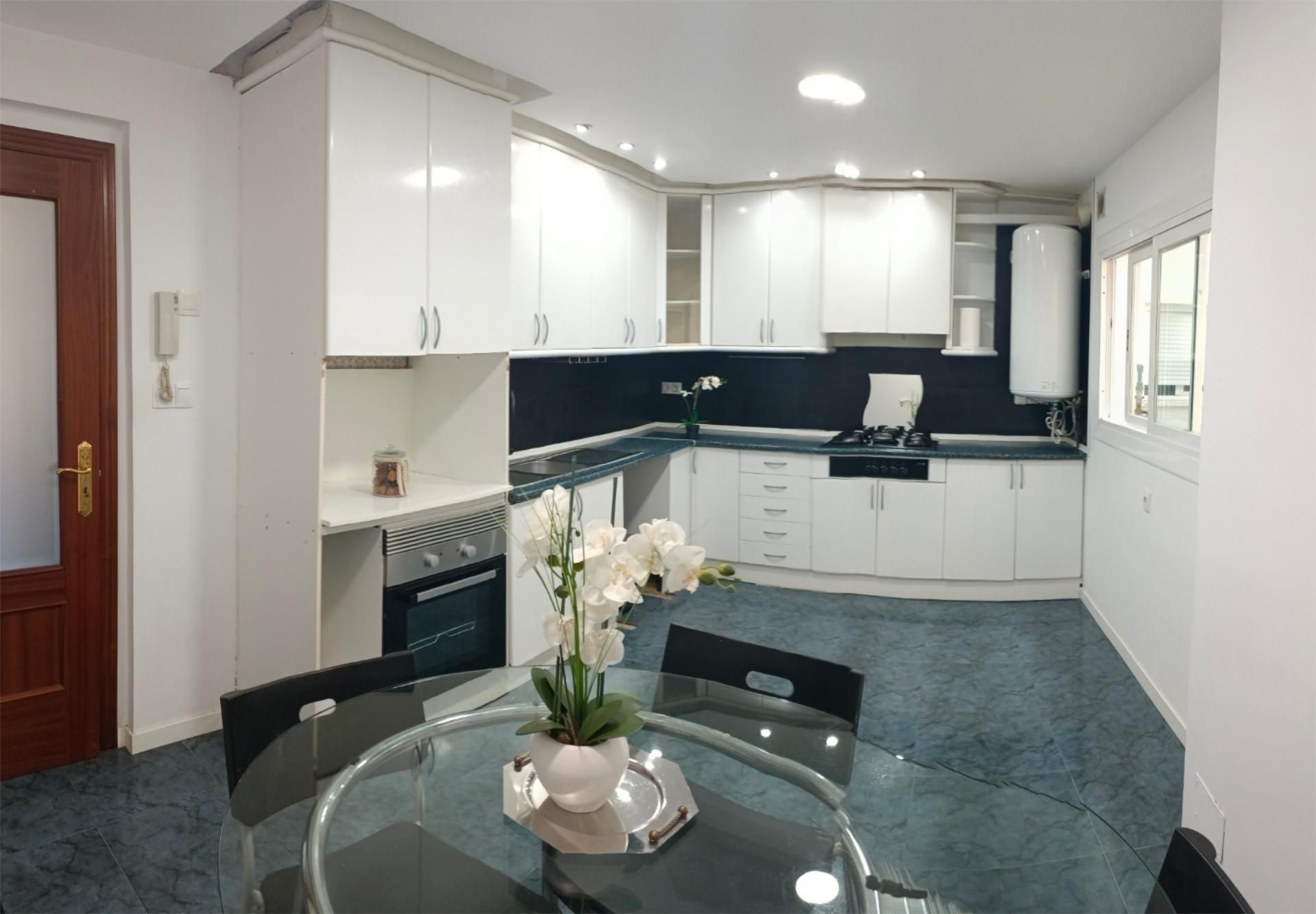 Flat for sale in Carrer de Femenies, 30, Camp d'en Serralta Kitchen of Flat for sale in Palma de Mallorca with Air Conditioner and Balcony