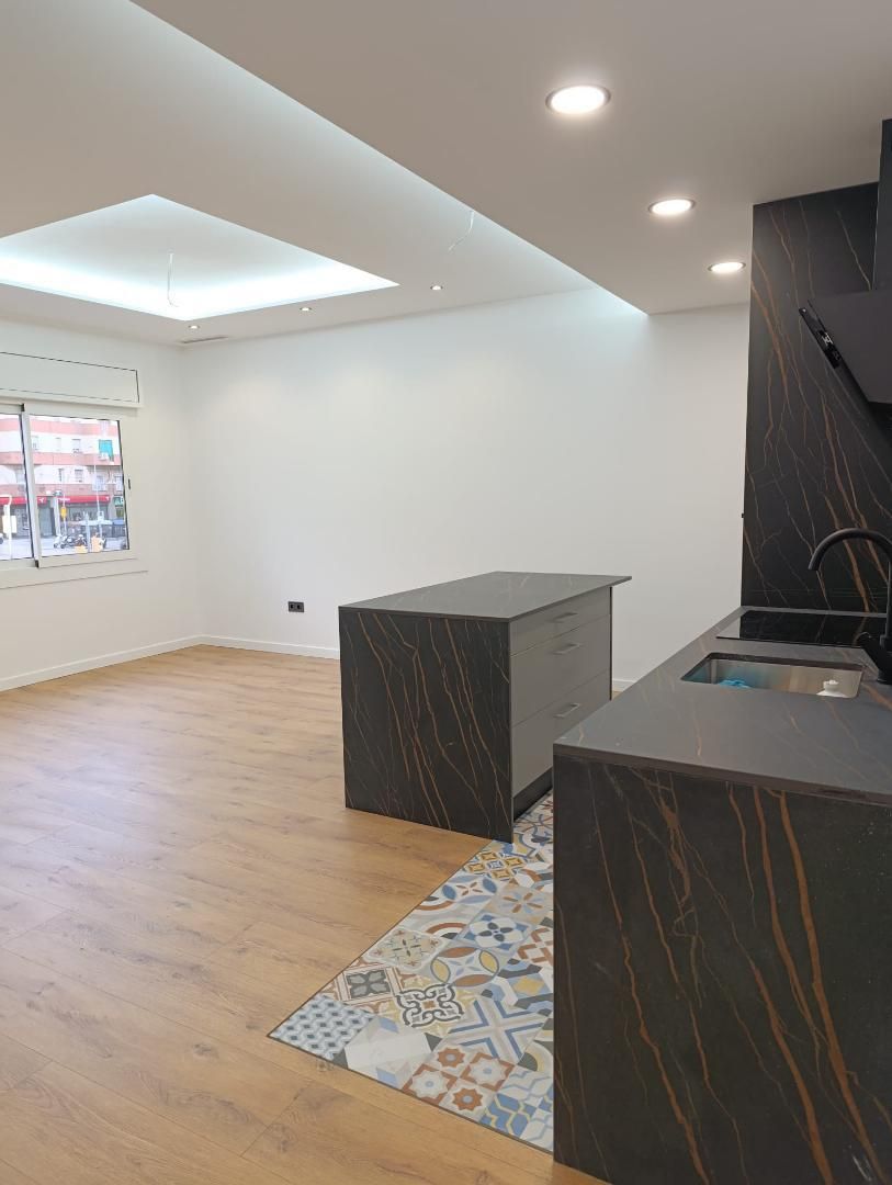 Kitchen of Flat for sale in L'Hospitalet de Llobregat  with Air Conditioner, Terrace and Balcony