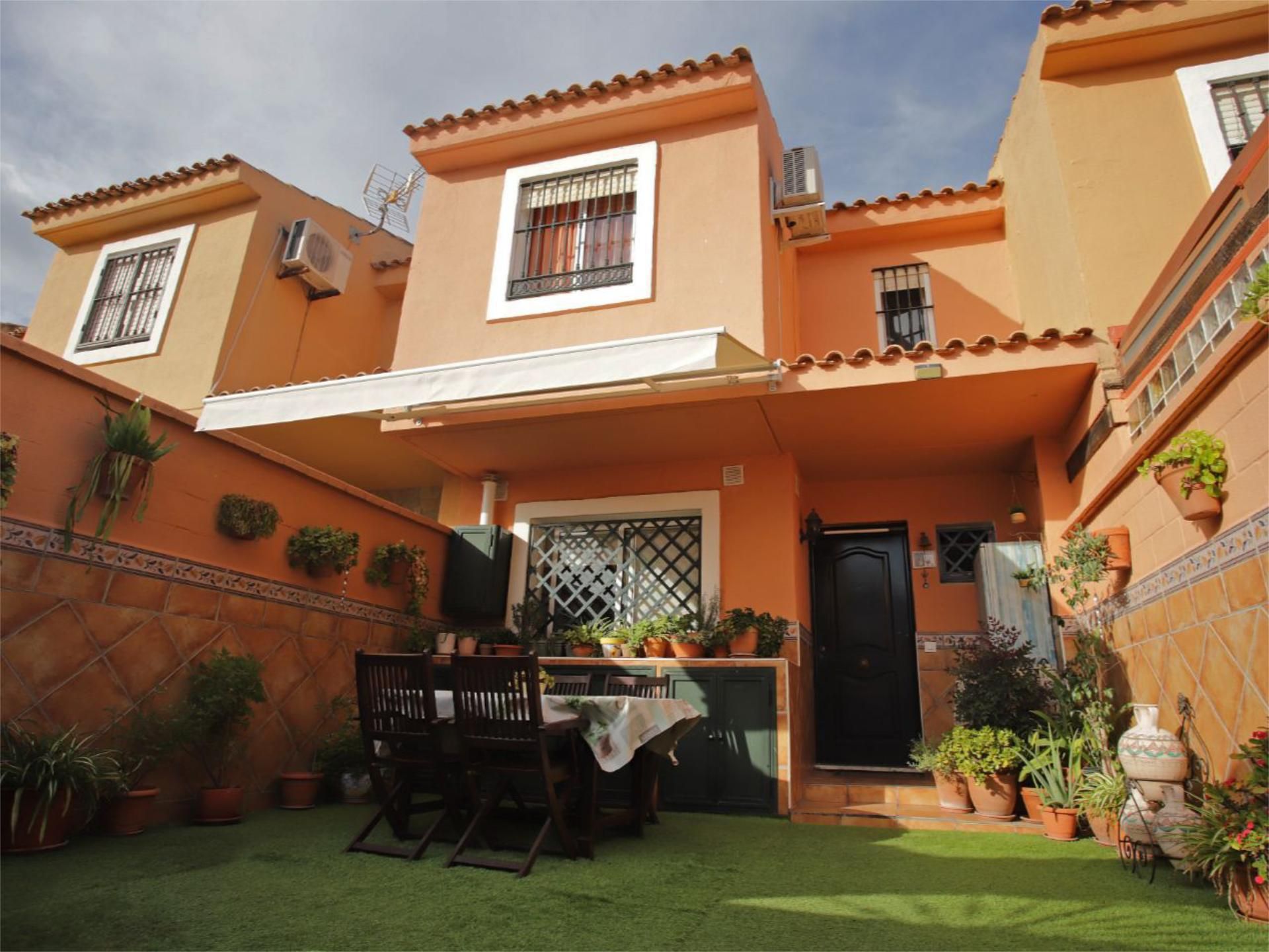 Casa adosada en venda a Calle Cielo, 220, San García Jardí de Casa adosada en venda en Algeciras amb Aire condicionat i Piscina