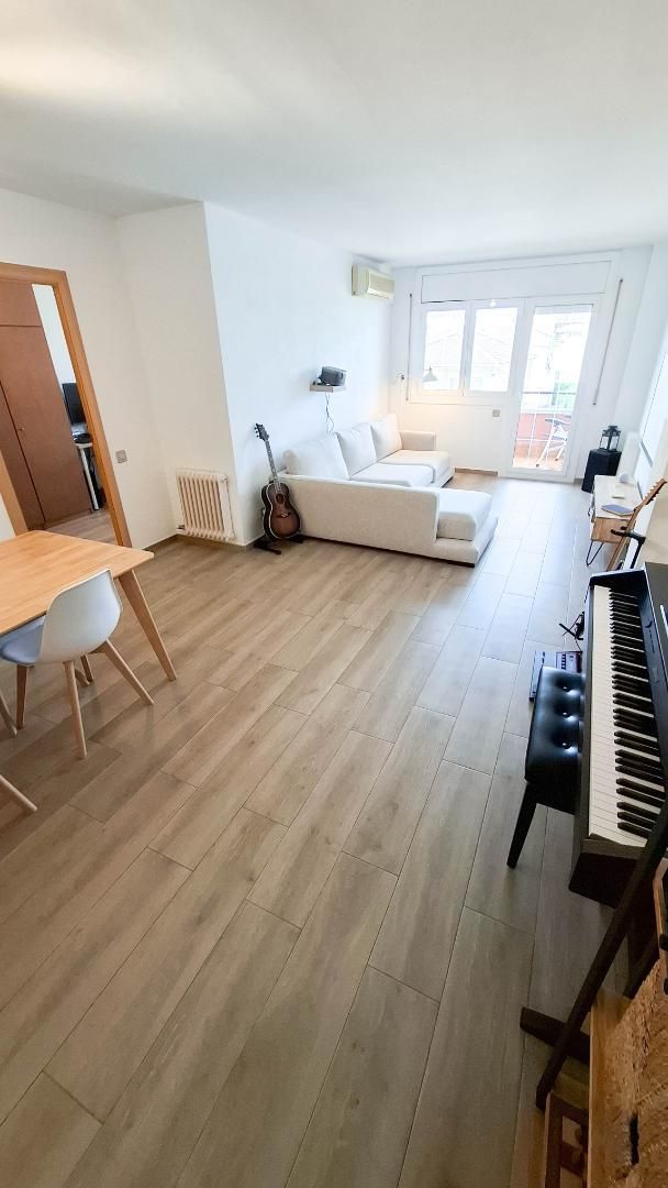 Sala d'estar de Pis en venda en Sant Esteve Sesrovires amb Aire condicionat, Calefacció i Parquet