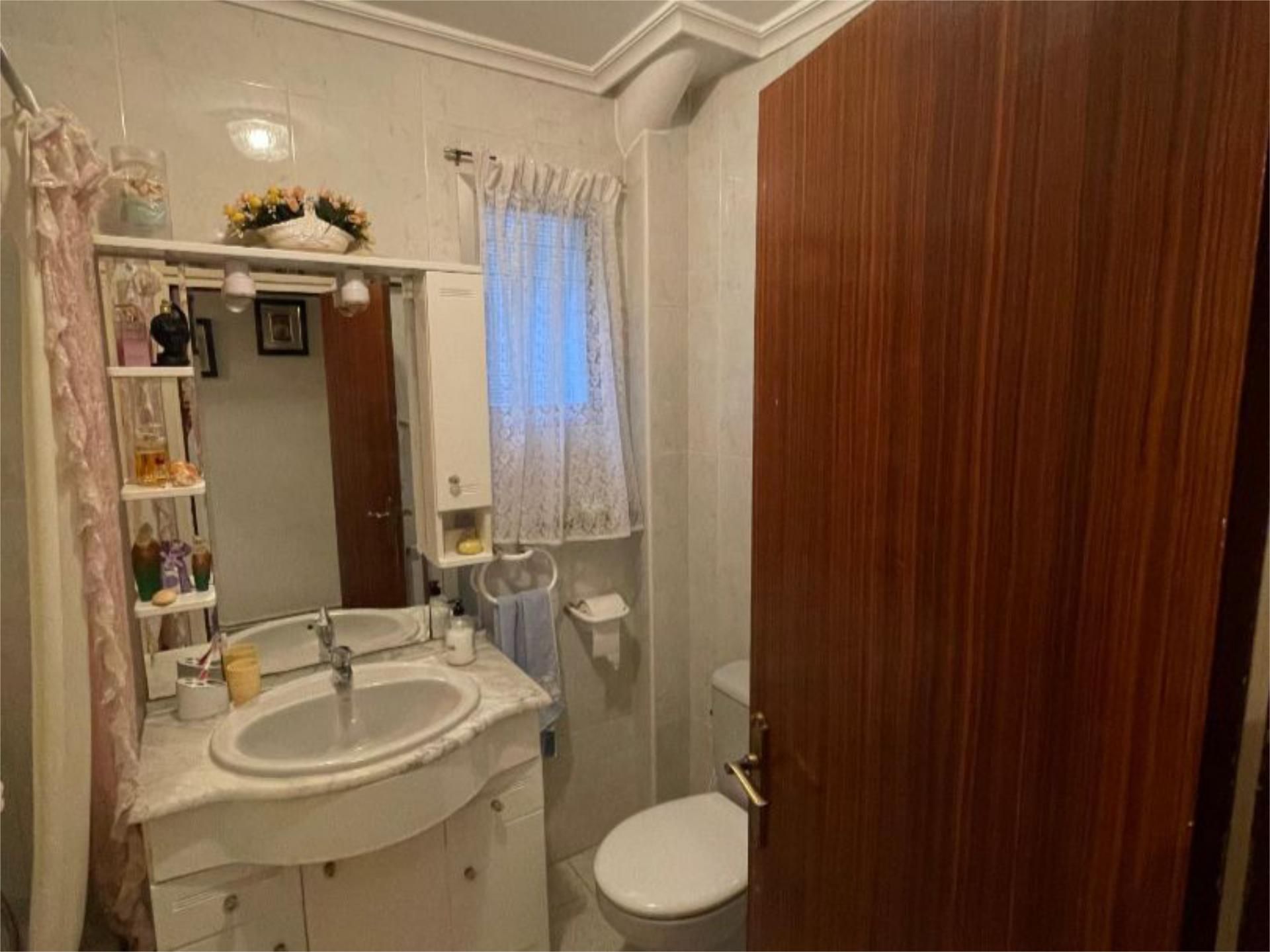 Pis en venda a Calle del Doctor Alejandro Palomar, 25, La Magdalena Bany de Pis en venda en Zaragoza Capital amb Aire condicionat