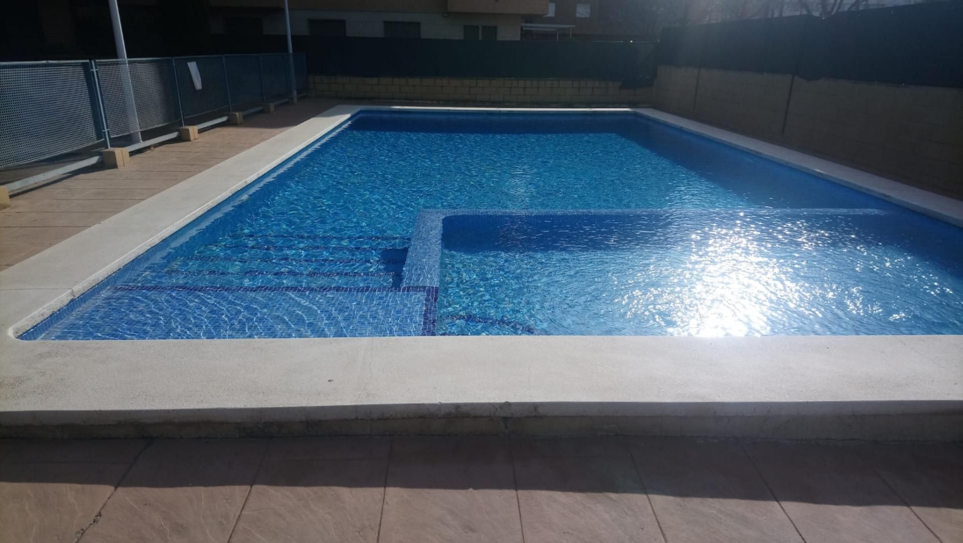 Swimming pool of Flat for sale in Torrent  with Air Conditioner, Heating and Terrace