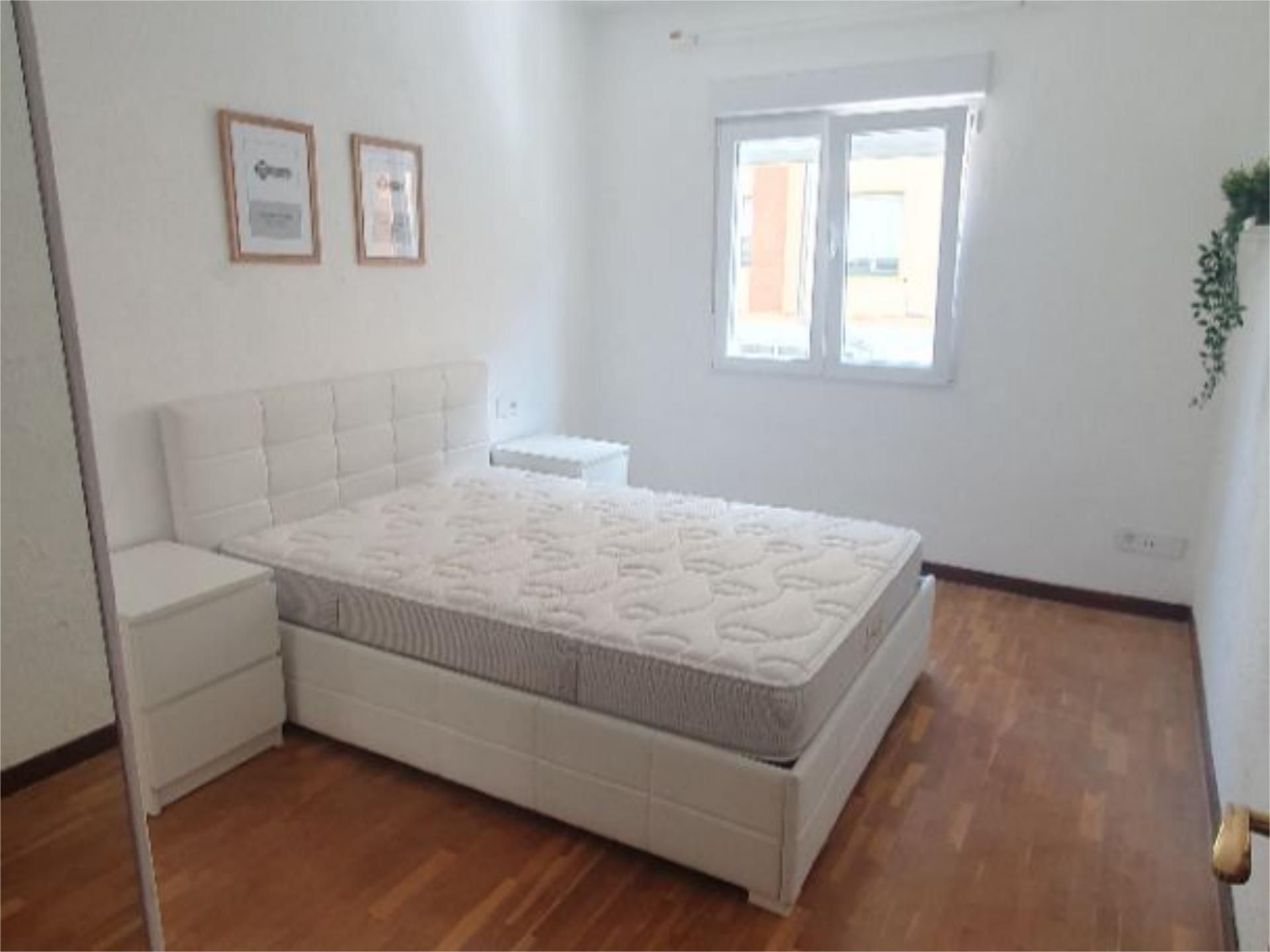 Bedroom of Flat to rent in  Pamplona / Iruña  with Heating, Parquet flooring and Furnished