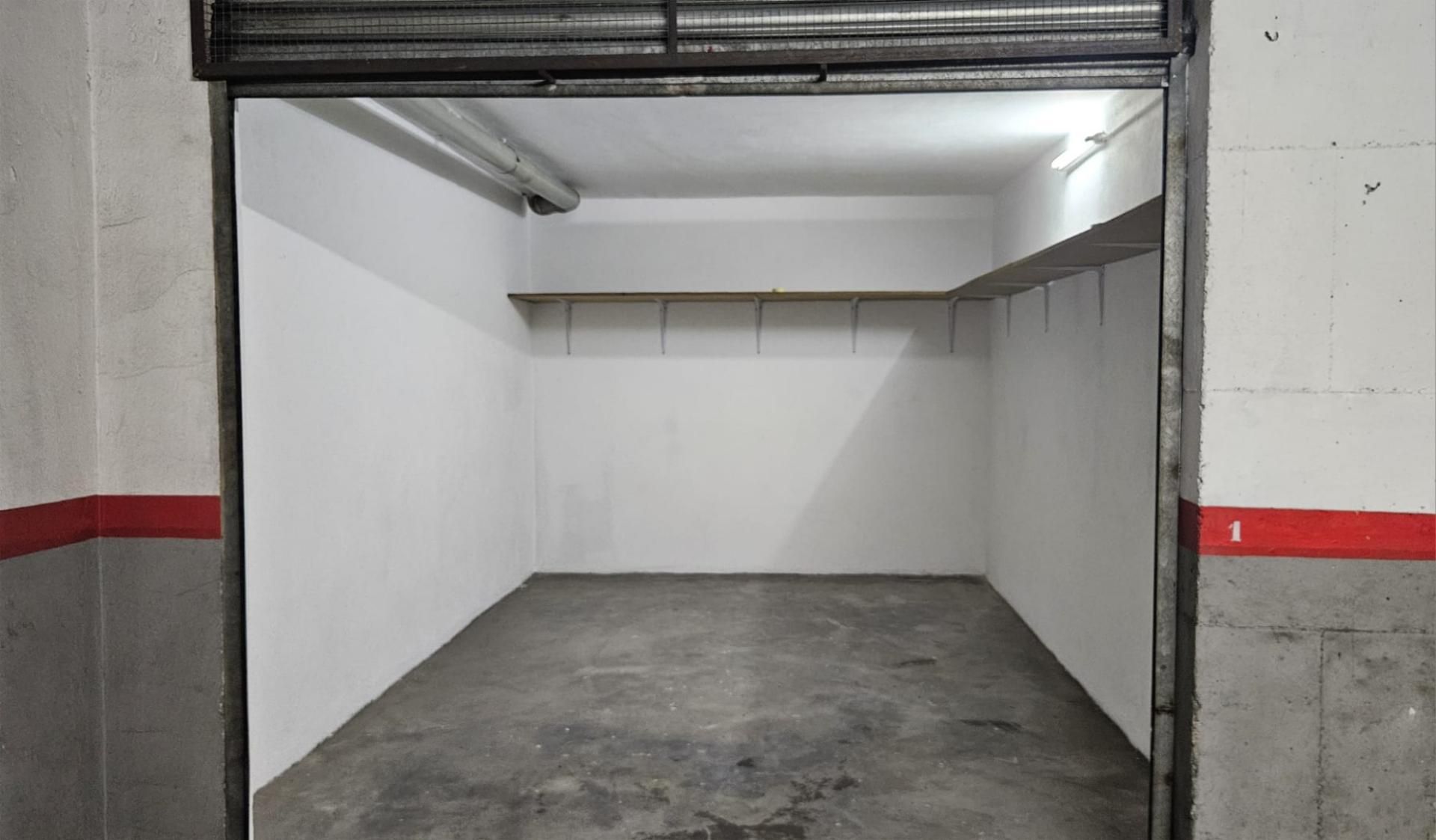 Garaje de alquiler en Carrer Hipòlit Lázaro, 5, Olot Garaje de alquiler en Olot