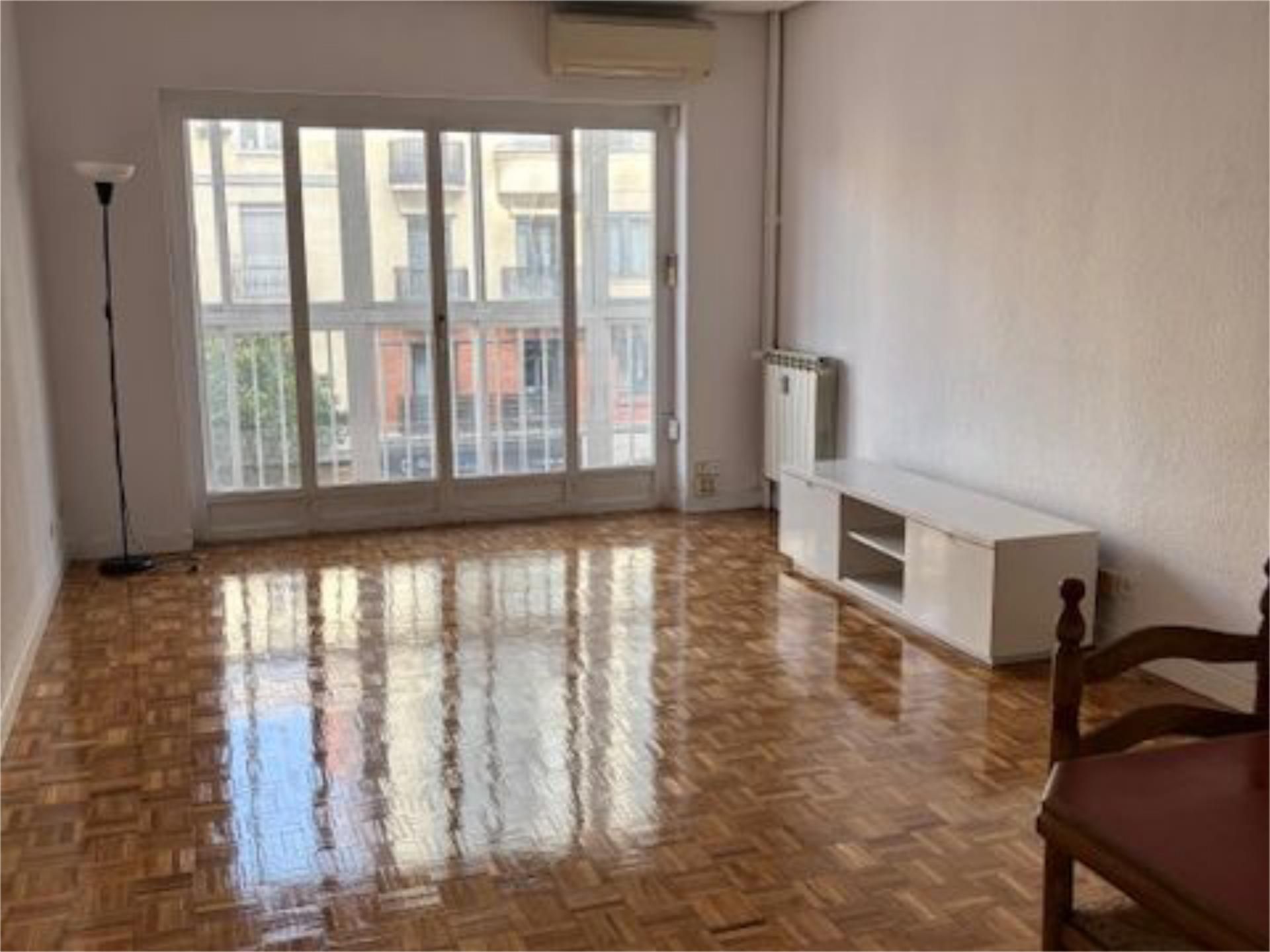 Flat to rent in Avenida de la Ciudad de Barcelona, 206, Adelfas Living room of Flat to rent in Madrid Capital with Air Conditioner and Terrace